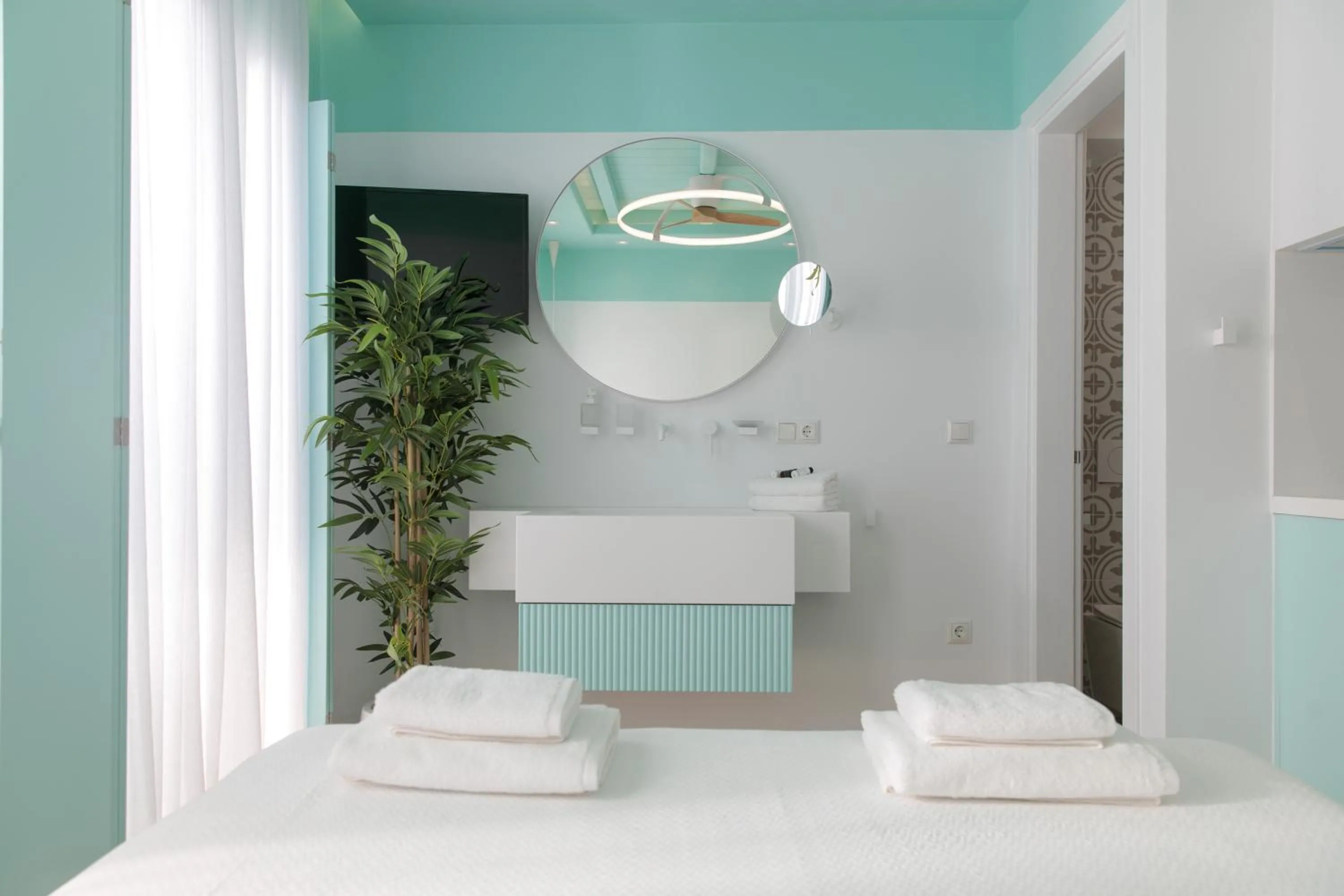 Flora Apartments & Studios