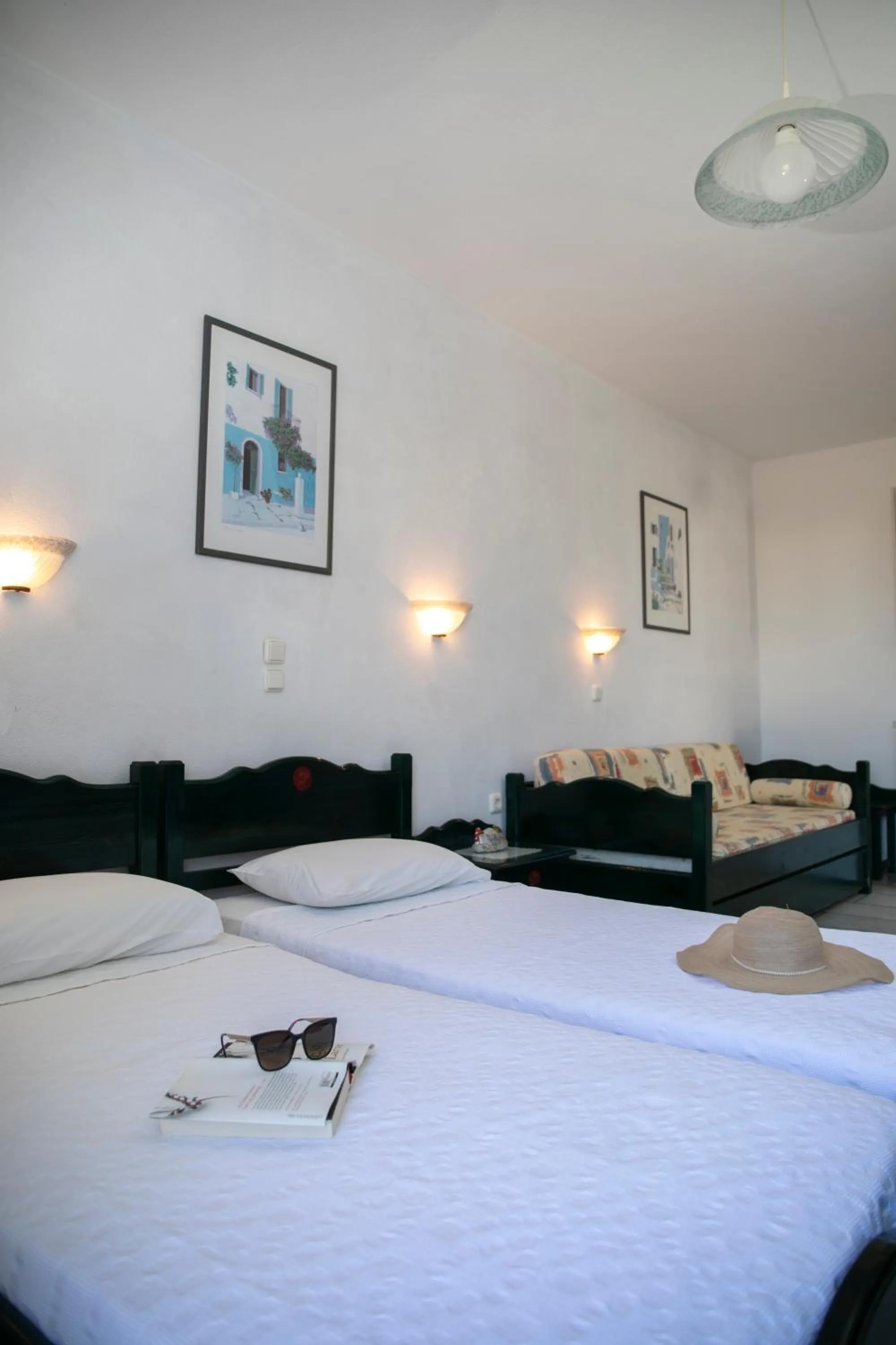 Bed in Flora Apartments & Studios