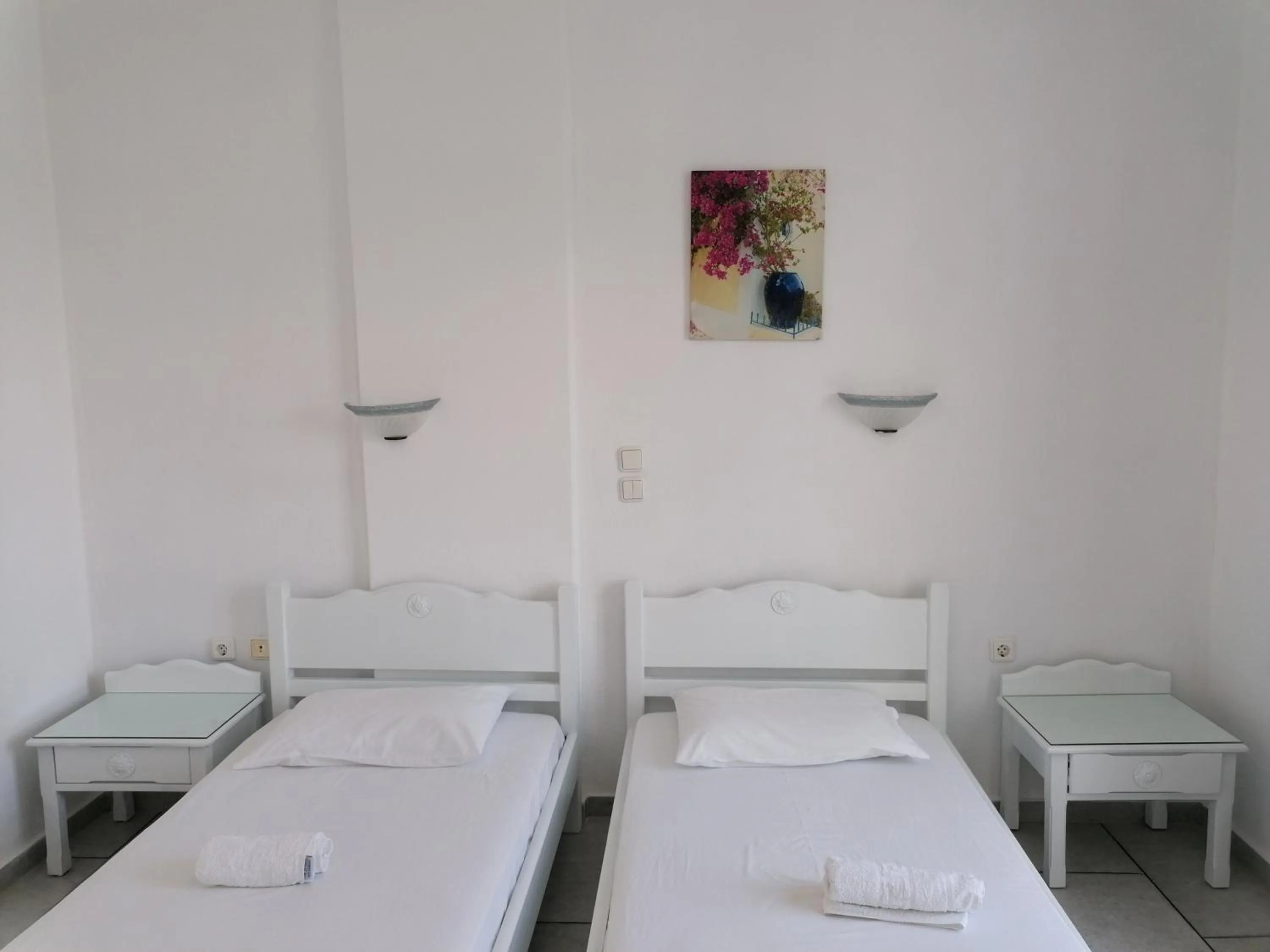 Photo of the whole room, Bed in Flora Apartments & Studios