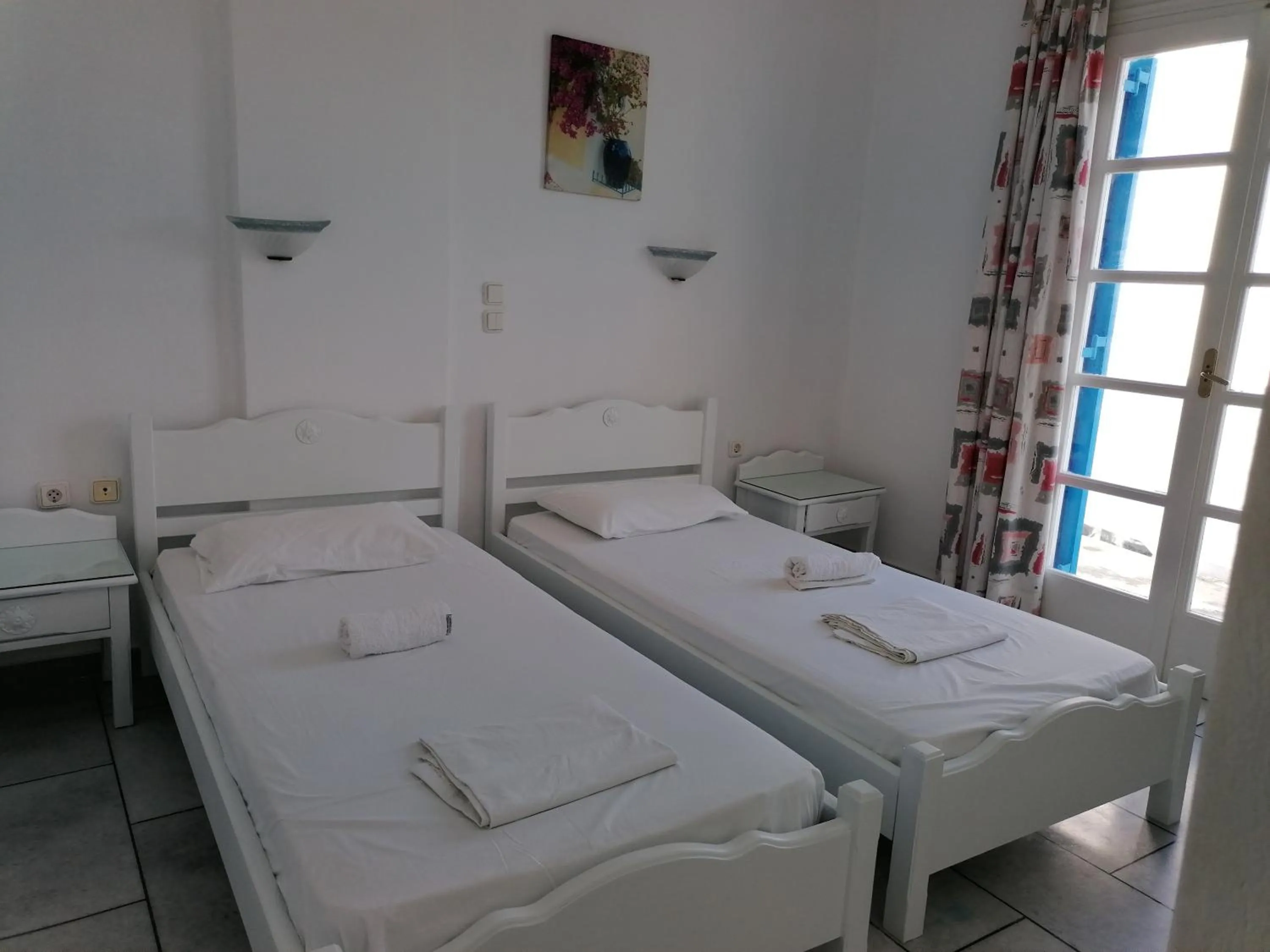 Bed in Flora Apartments & Studios