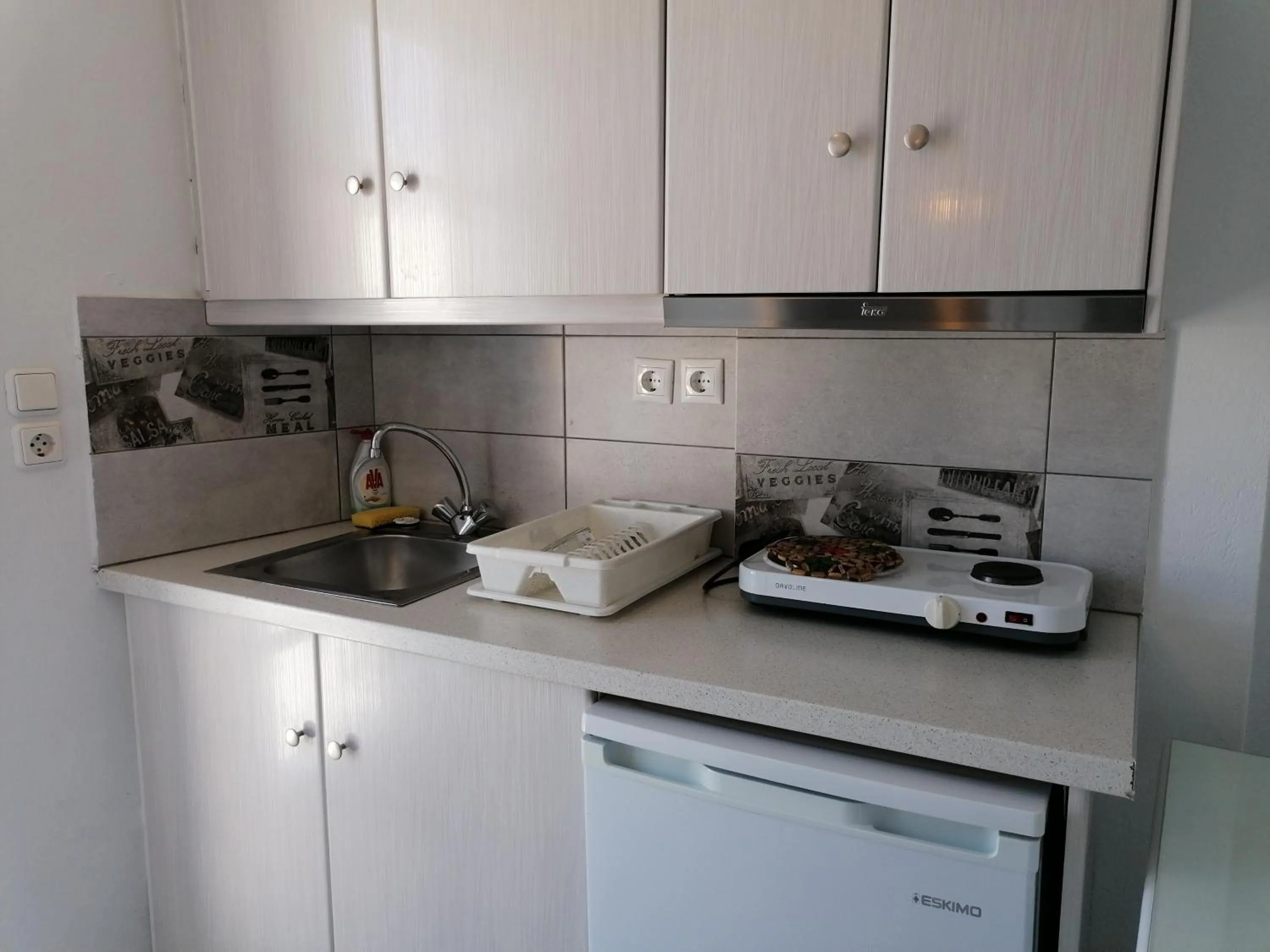 Kitchen or kitchenette in Flora Apartments & Studios