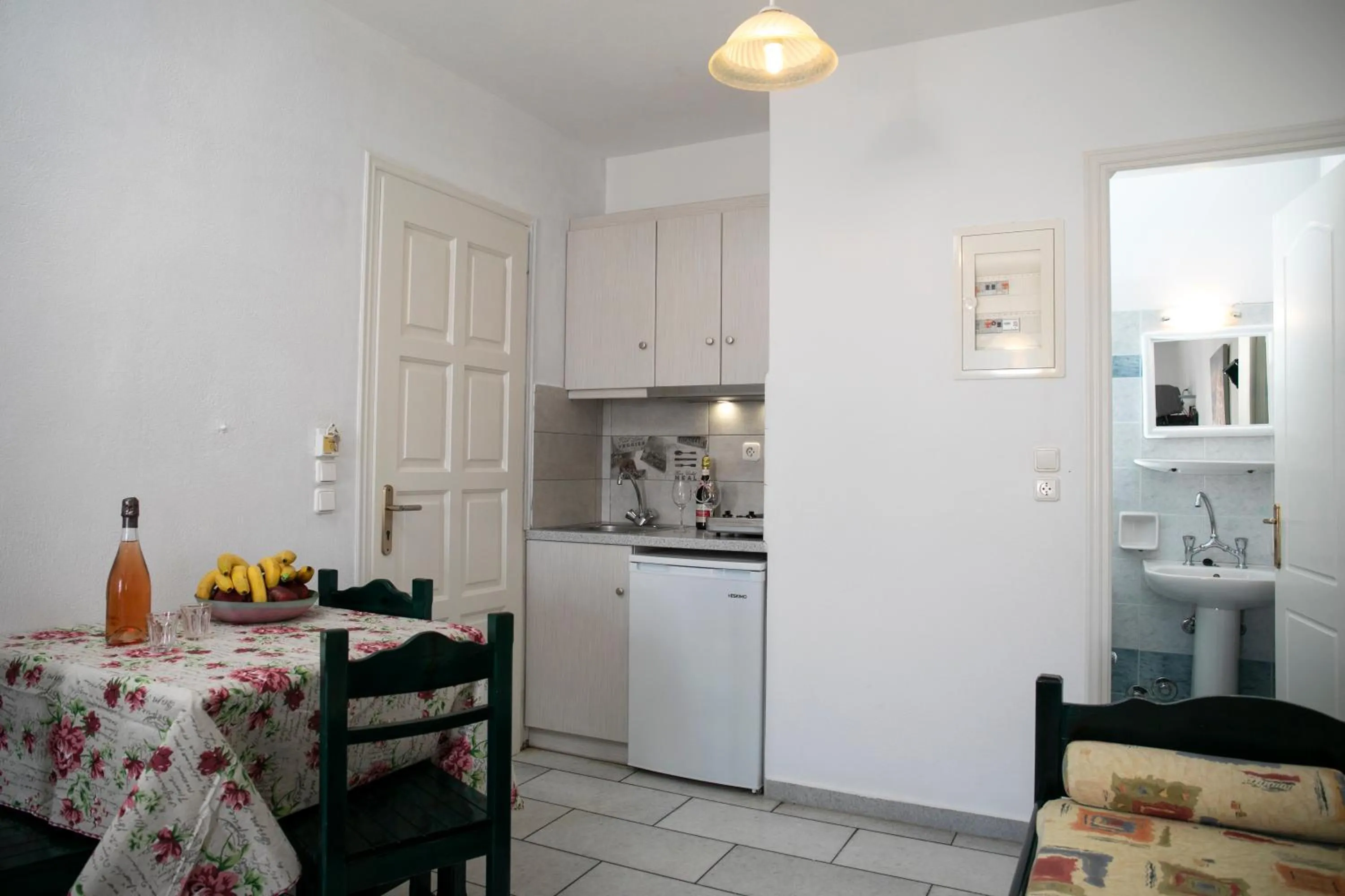 Kitchen or kitchenette in Flora Apartments & Studios