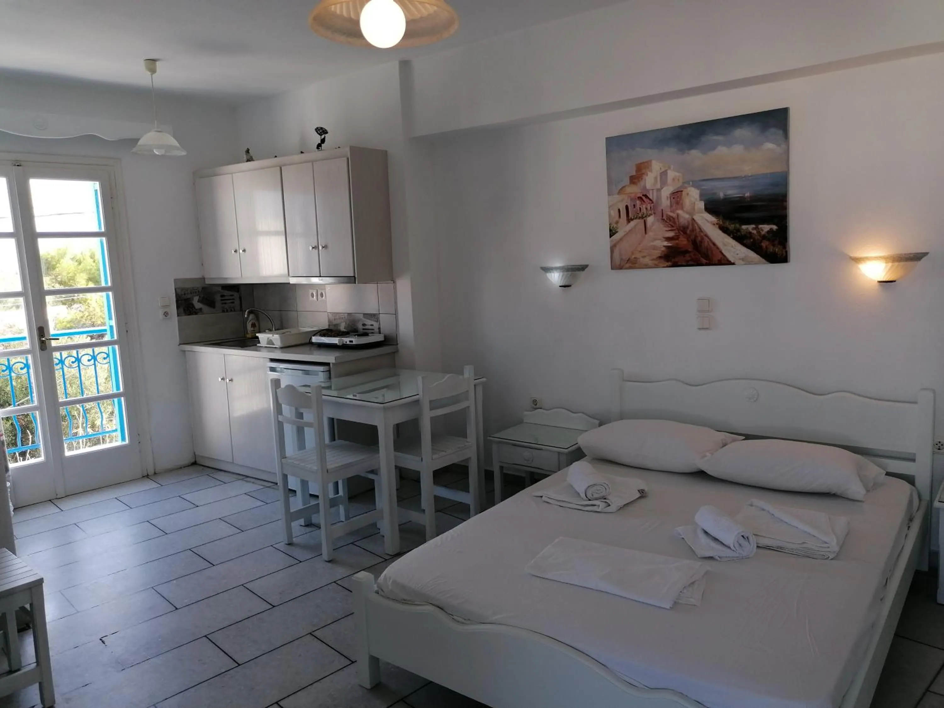 Photo of the whole room, Bed in Flora Apartments & Studios