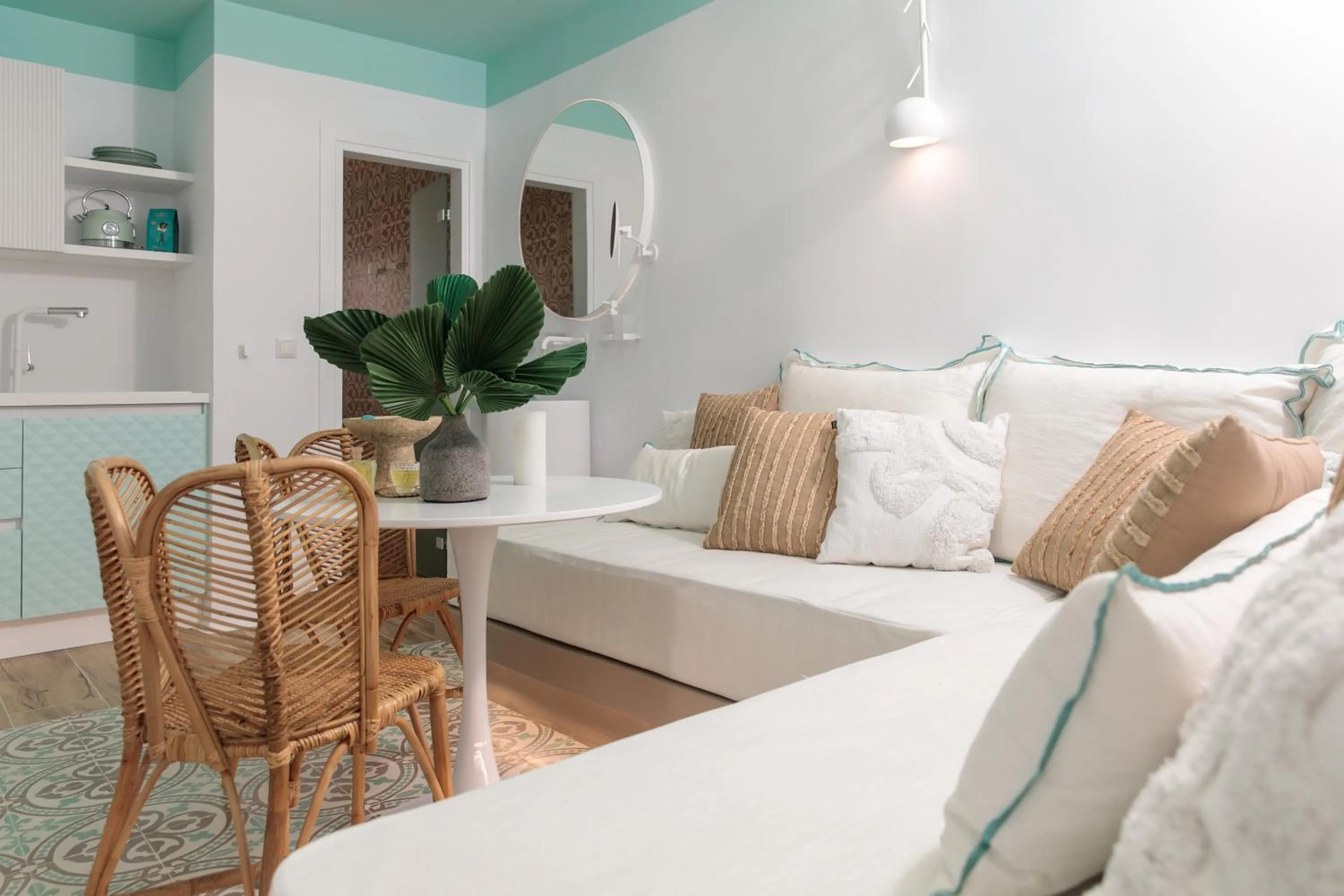 Flora Apartments & Studios