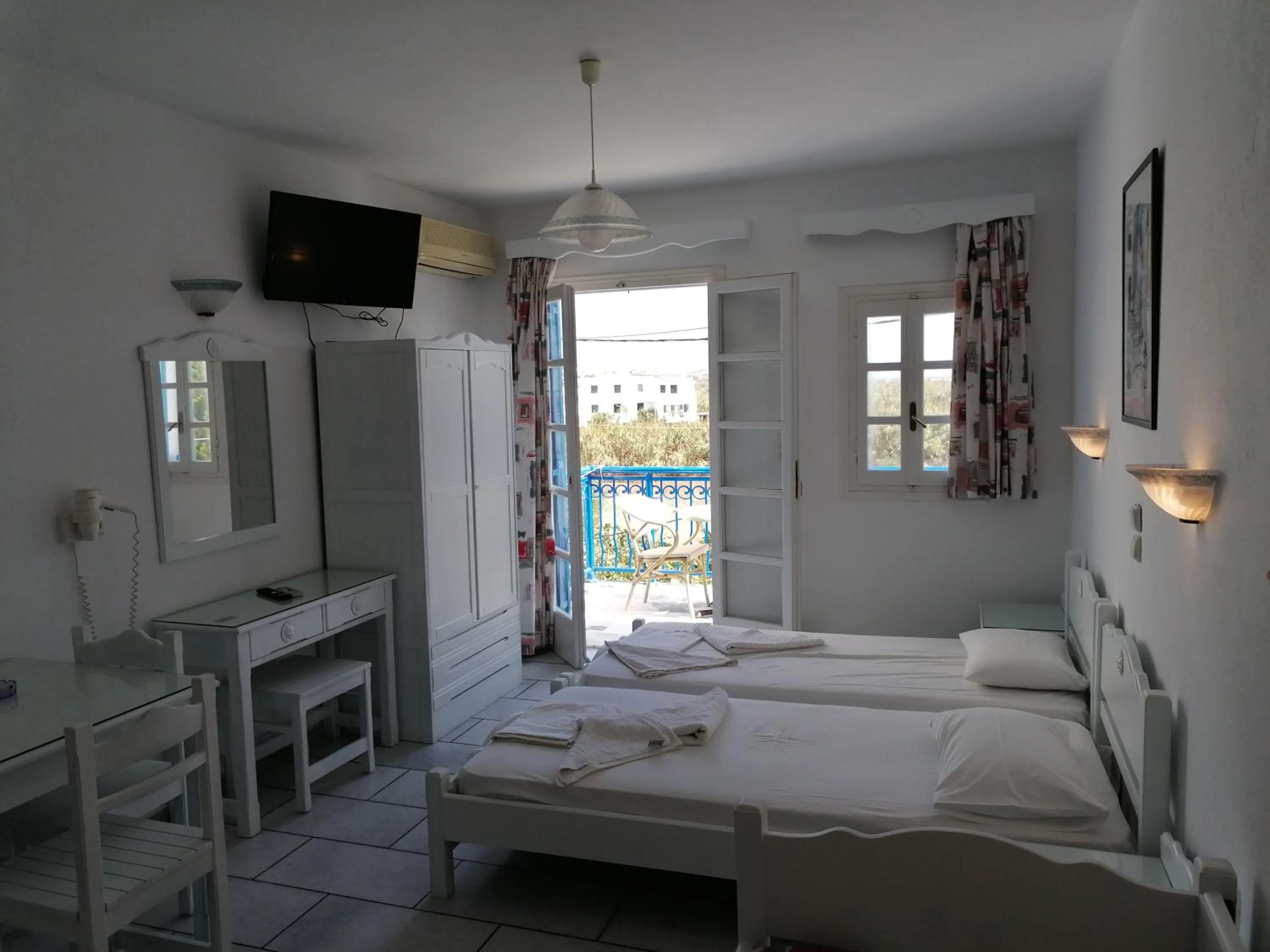 Bed in Flora Apartments & Studios