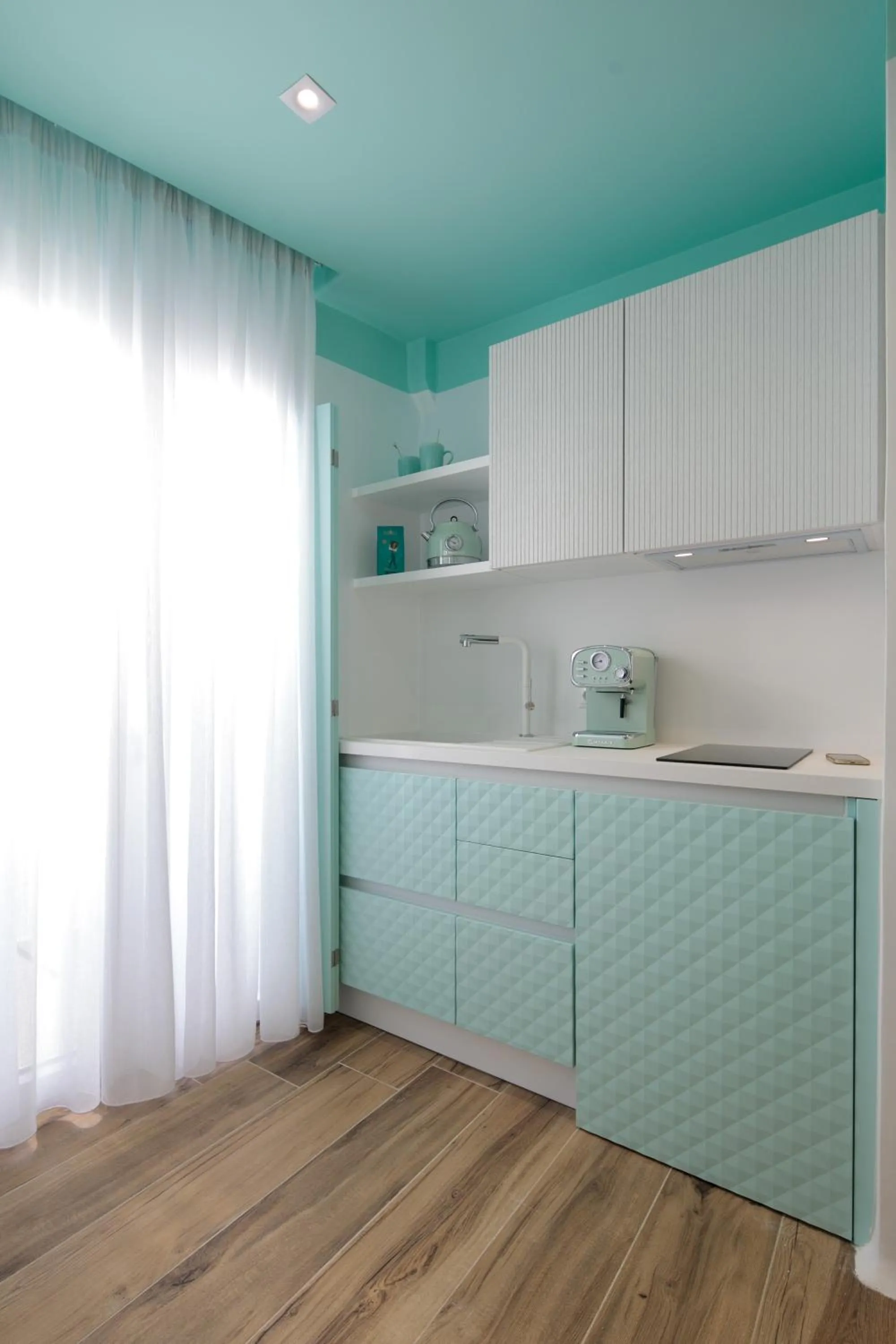 Flora Apartments & Studios