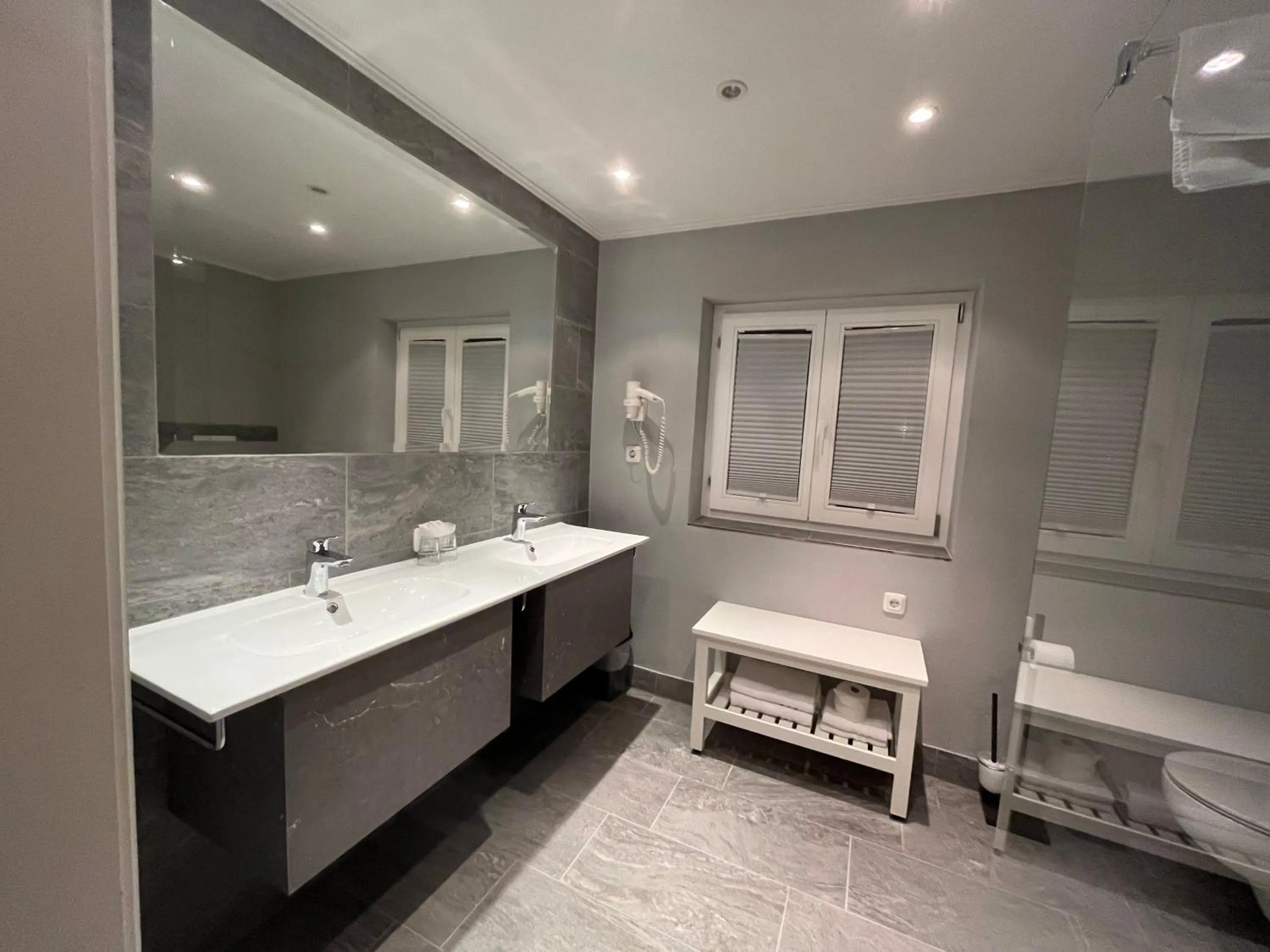 Bathroom in Hotel Post