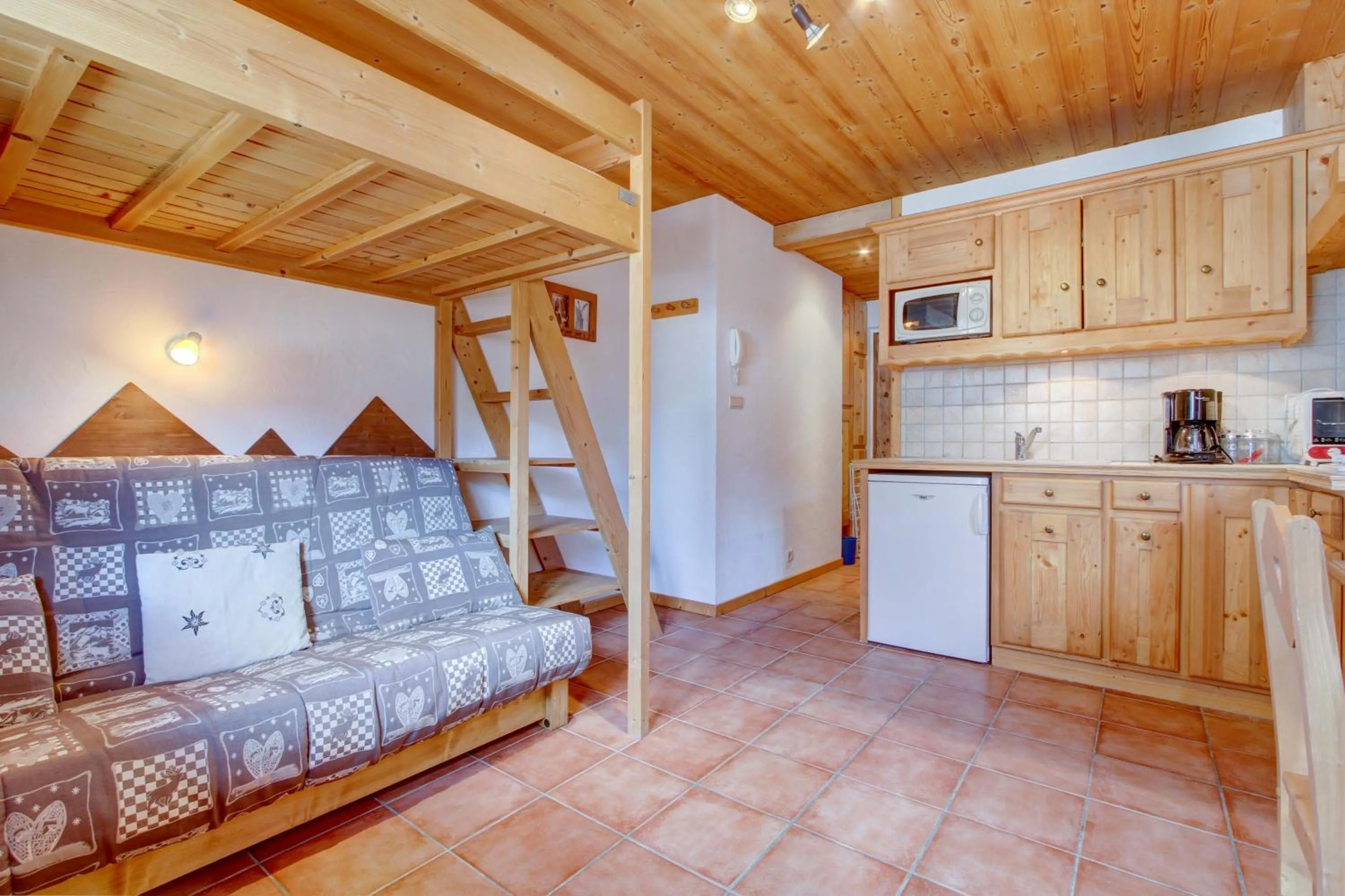 Living room, Bed in LES SERMES M115