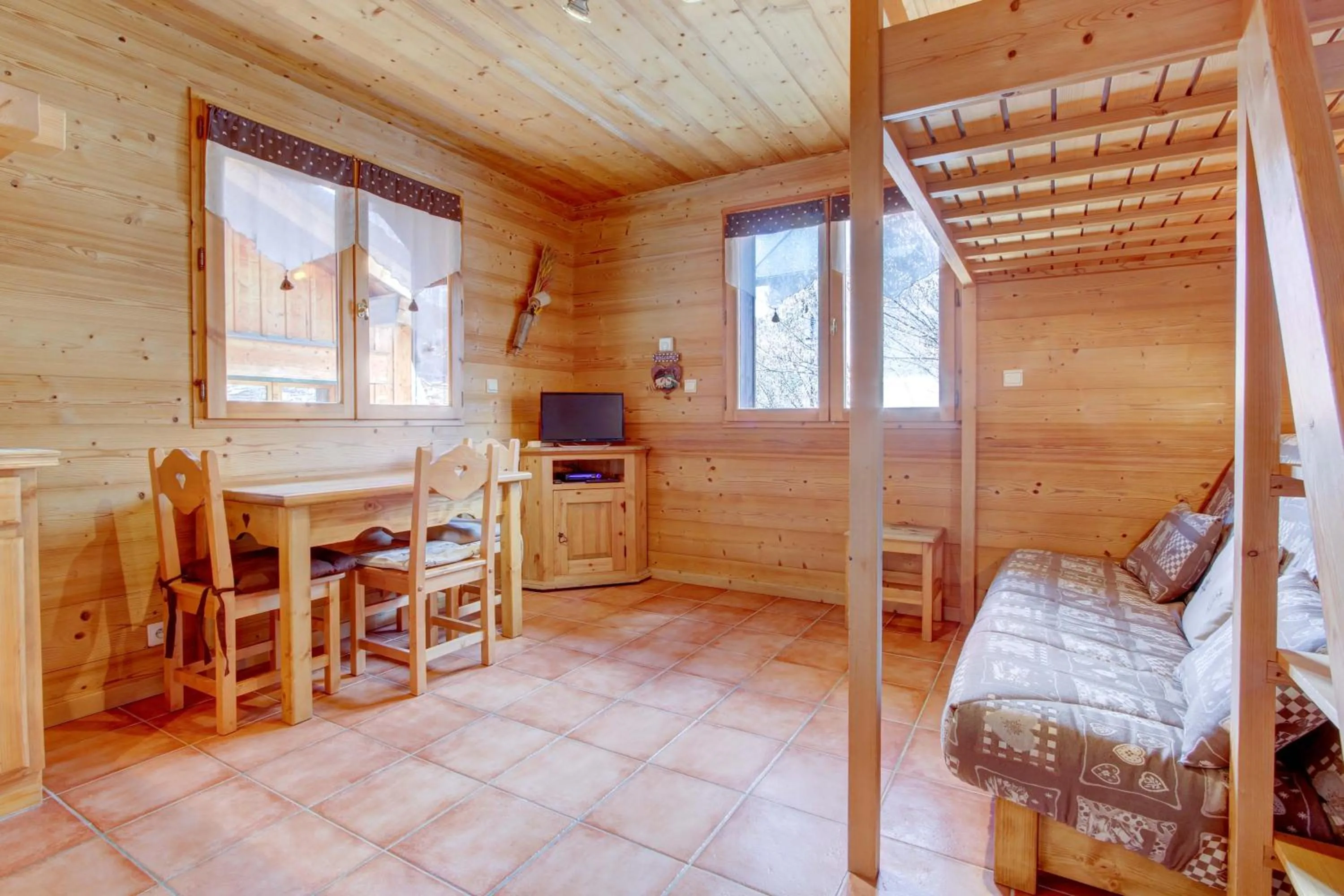 Communal lounge/ TV room, Bed in LES SERMES M115