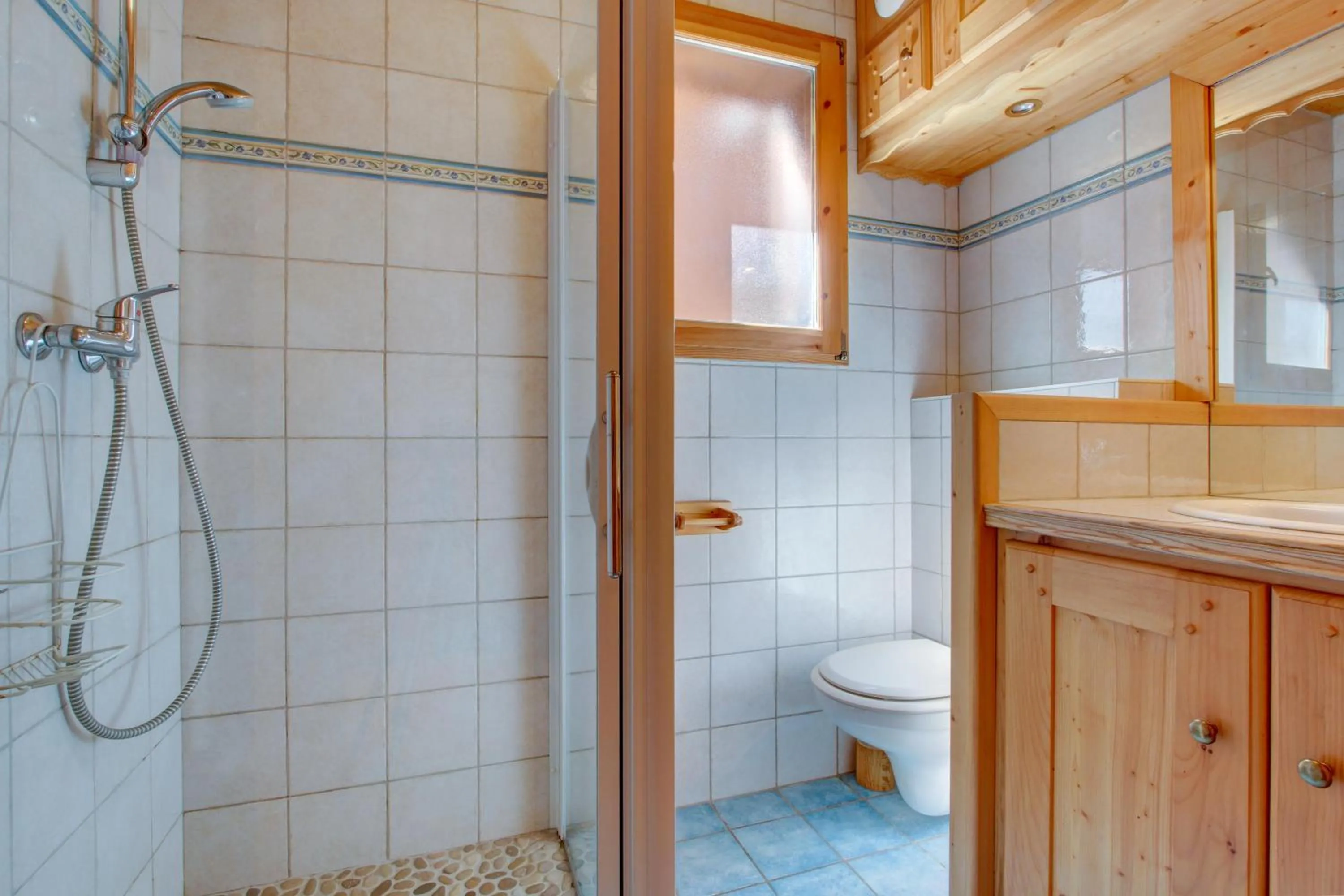 Shower in LES SERMES M115