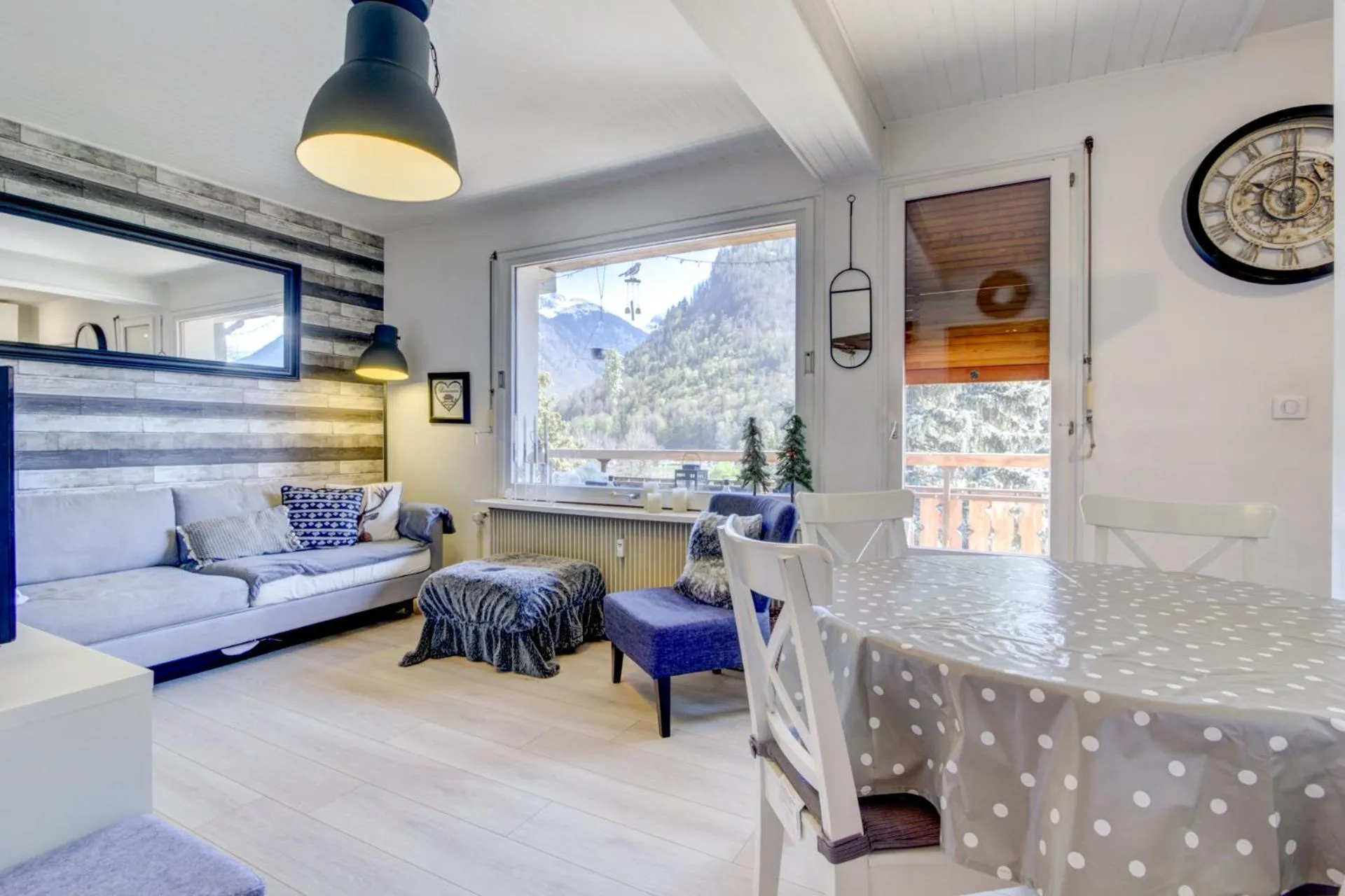 Living room in Morzine 1000