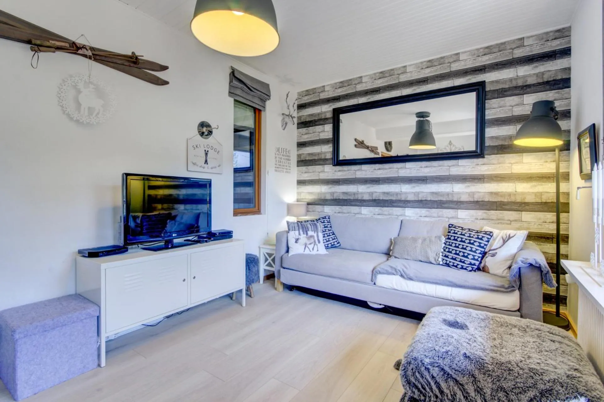 Communal lounge/ TV room in Morzine 1000