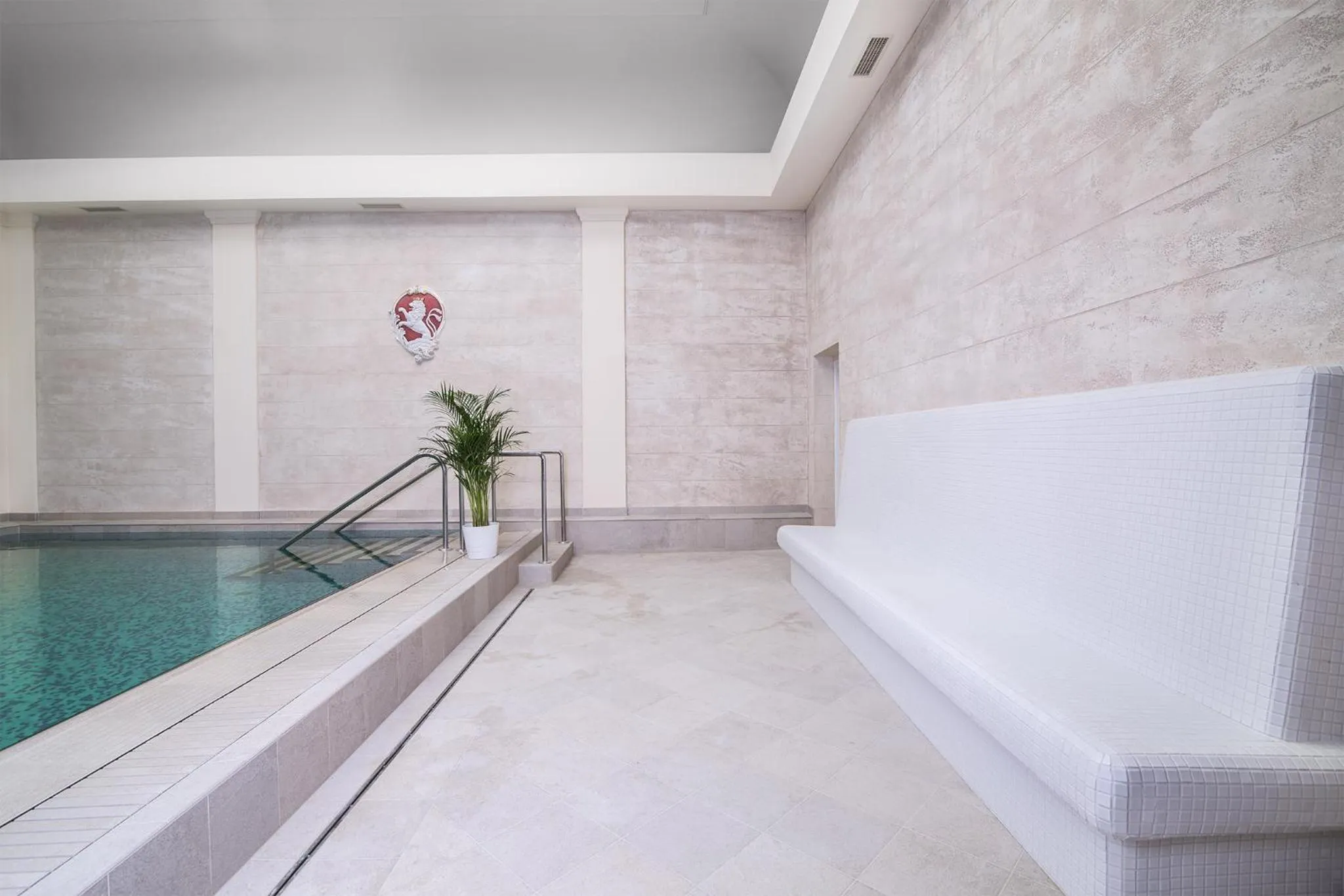 Swimming pool in WINDSOR SPA Hotel