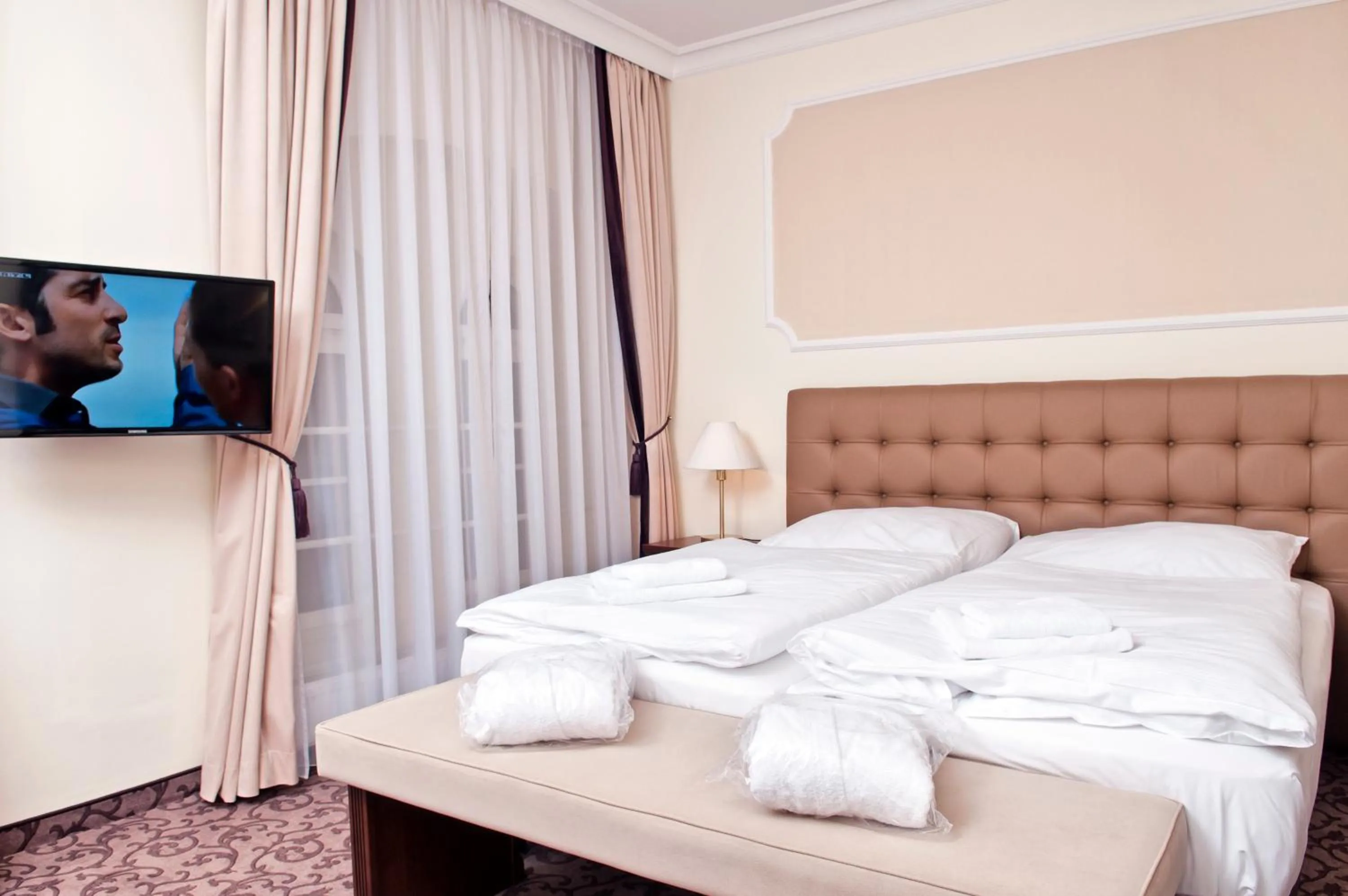 Bed in WINDSOR SPA Hotel