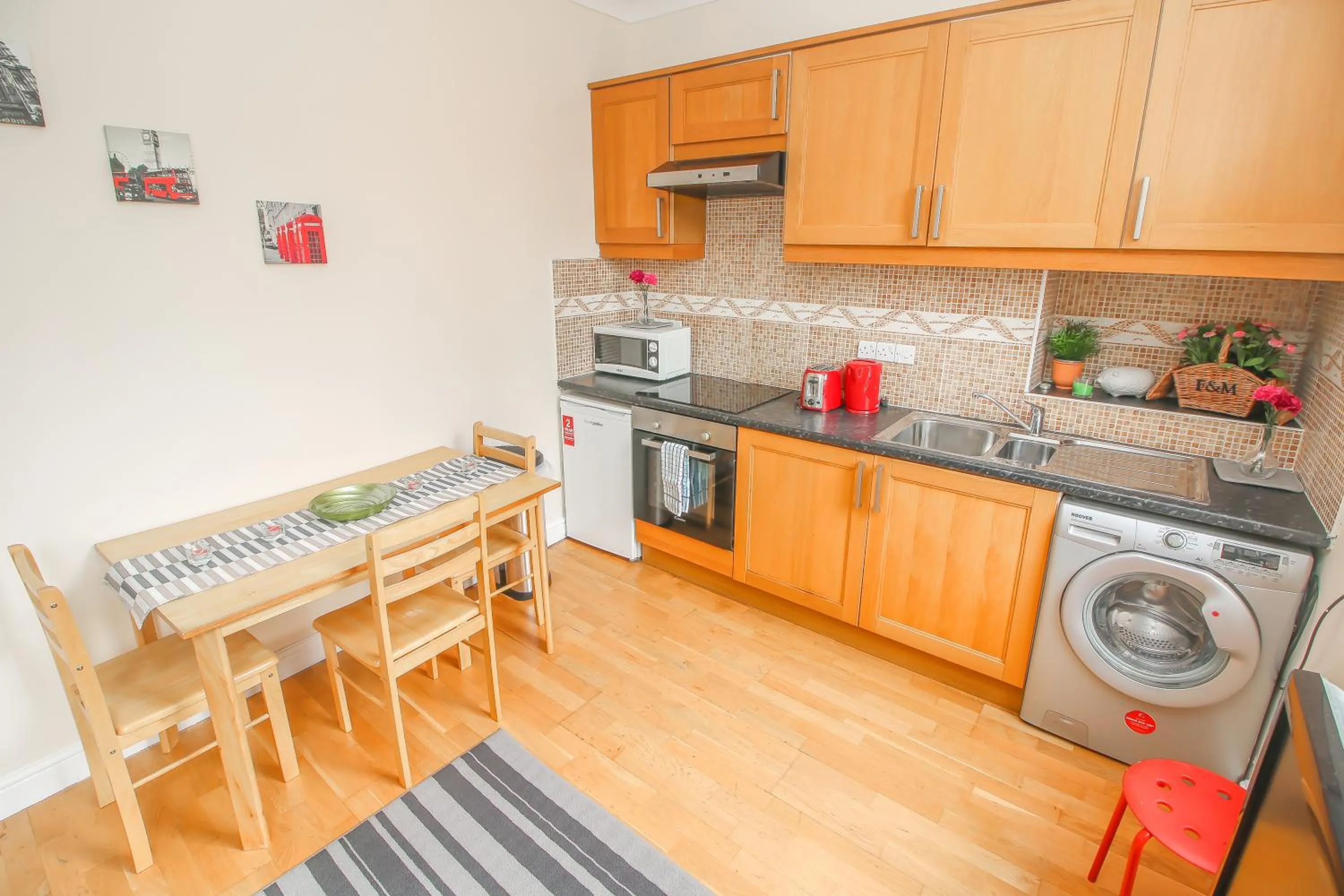 Kitchen or kitchenette in City view flat @ Liverpool st.