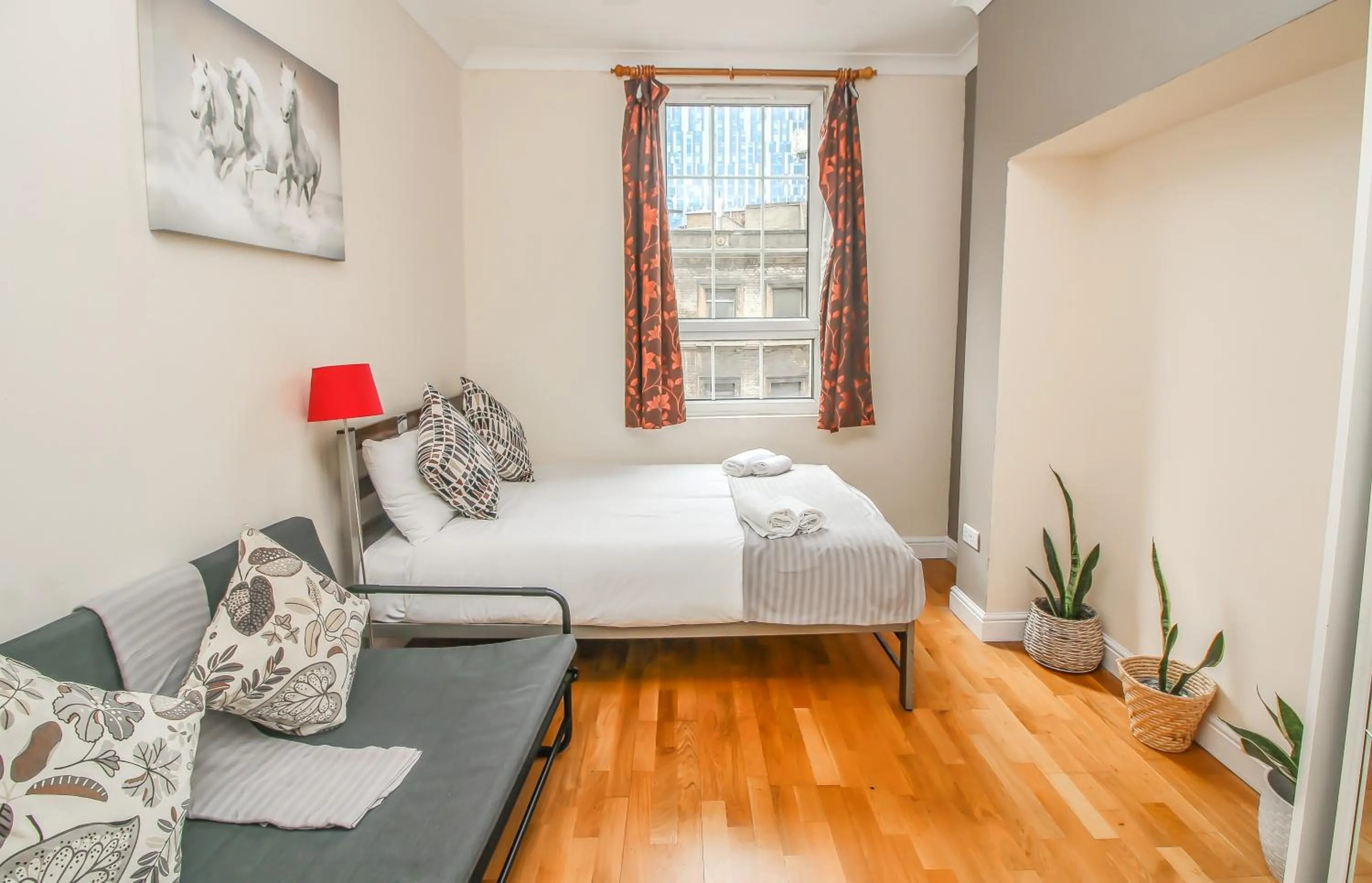 Bedroom, Bed in City view flat @ Liverpool st.