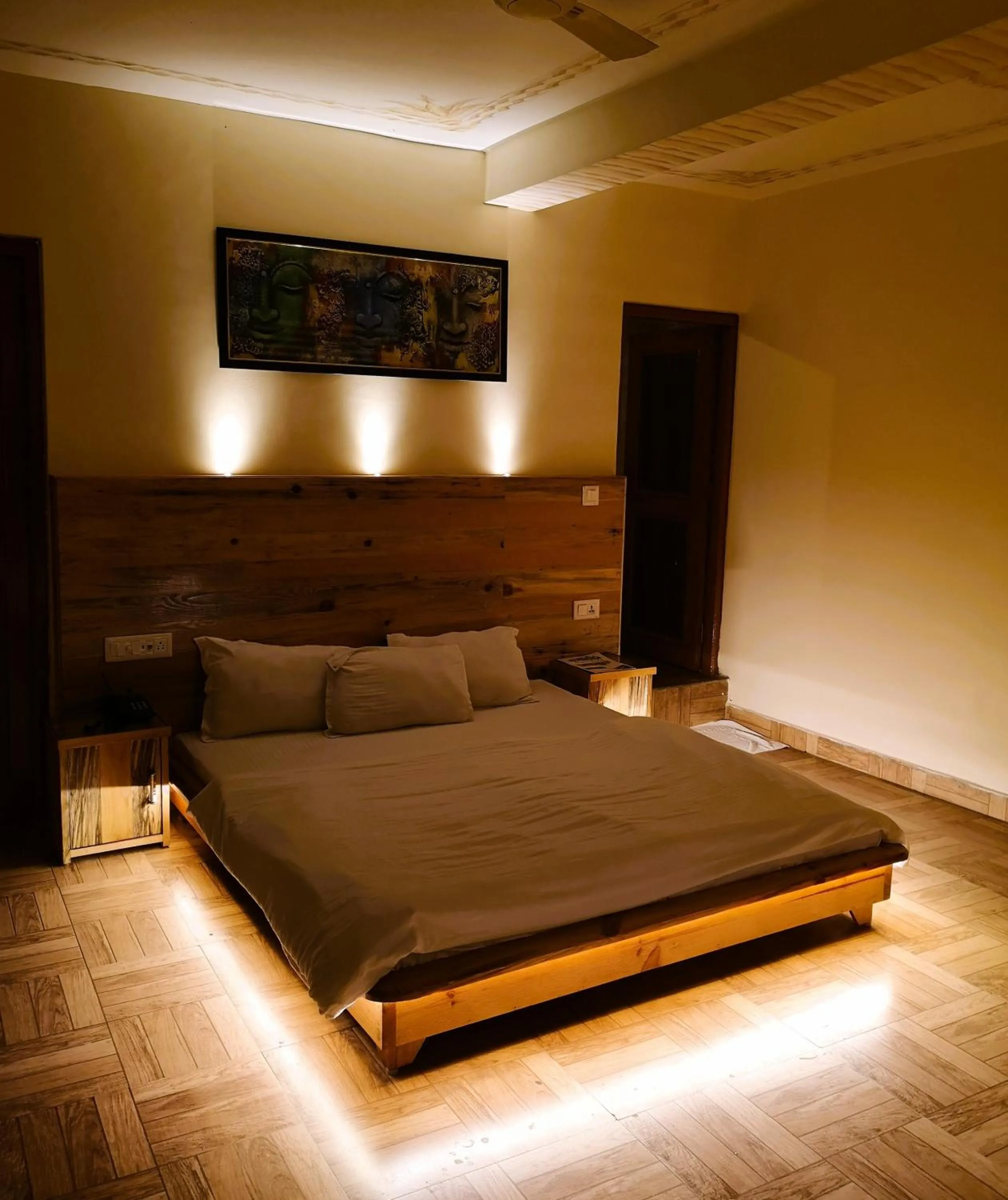 Photo of the whole room, Bed in Hill Top Swiss Cottage