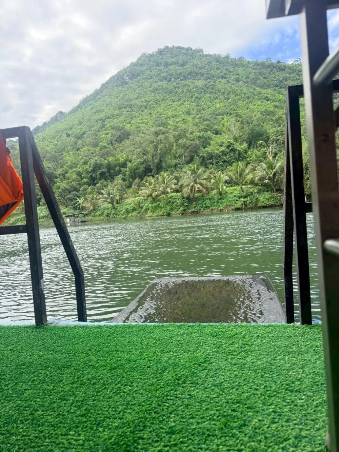 River Hill Side Resort