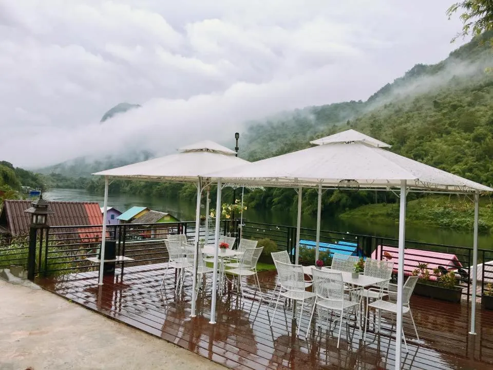 River Hill Side Resort