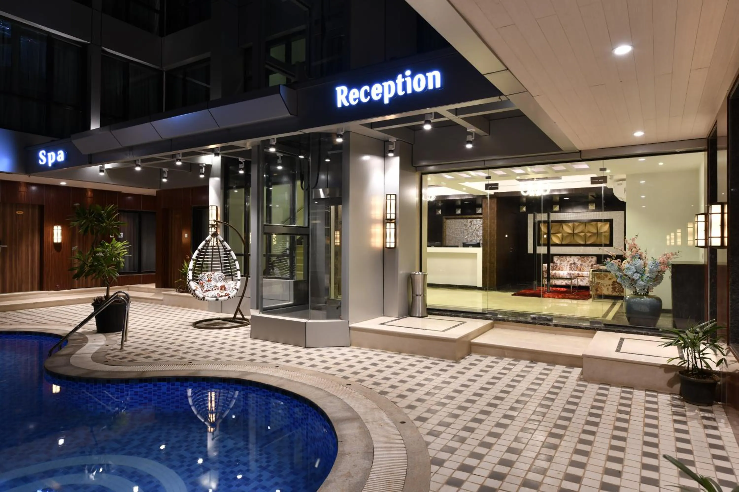 Swimming pool in Picaddle The Luxury Boutique Hotel