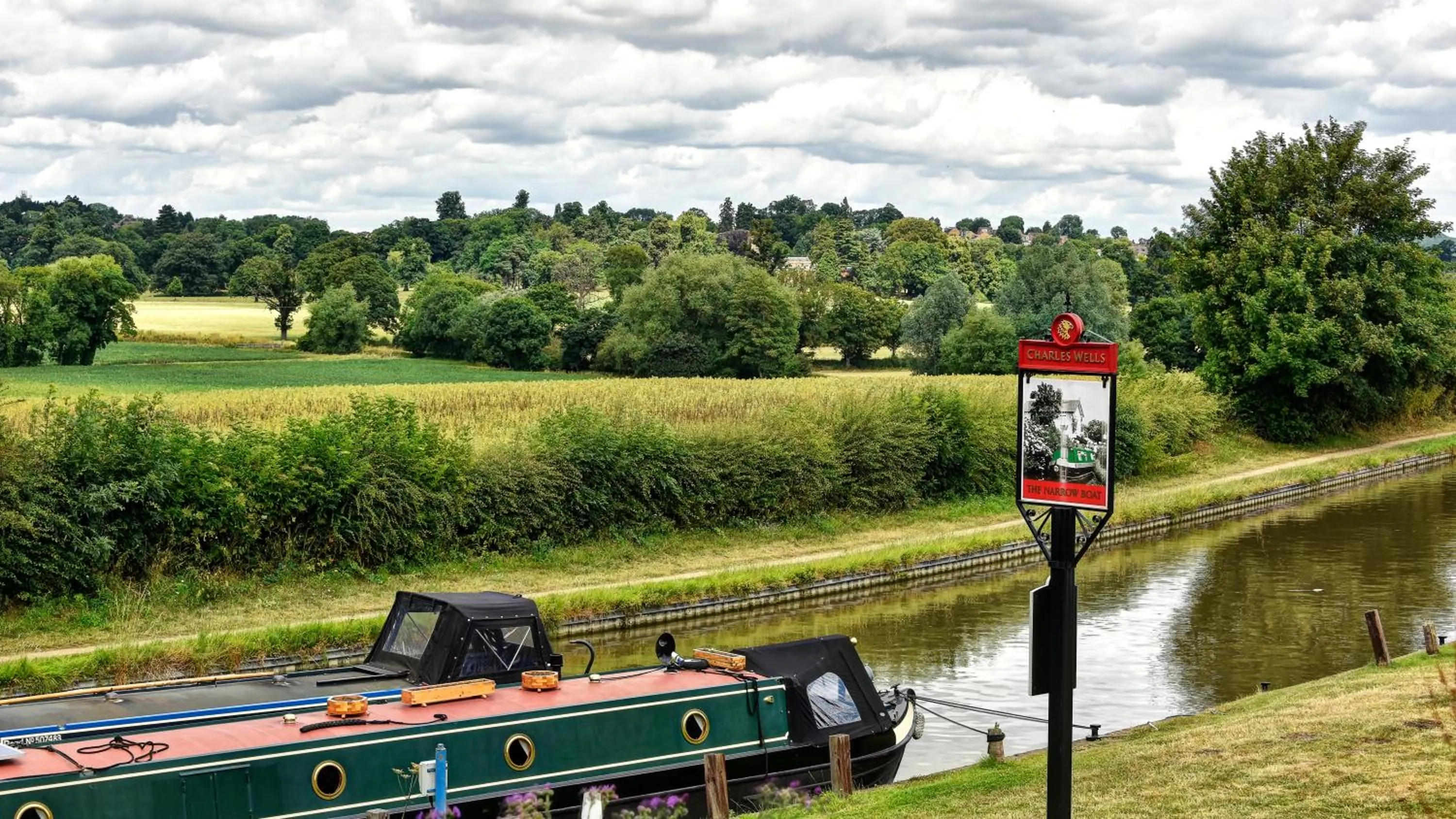 Patio in Narrowboat at Weedon