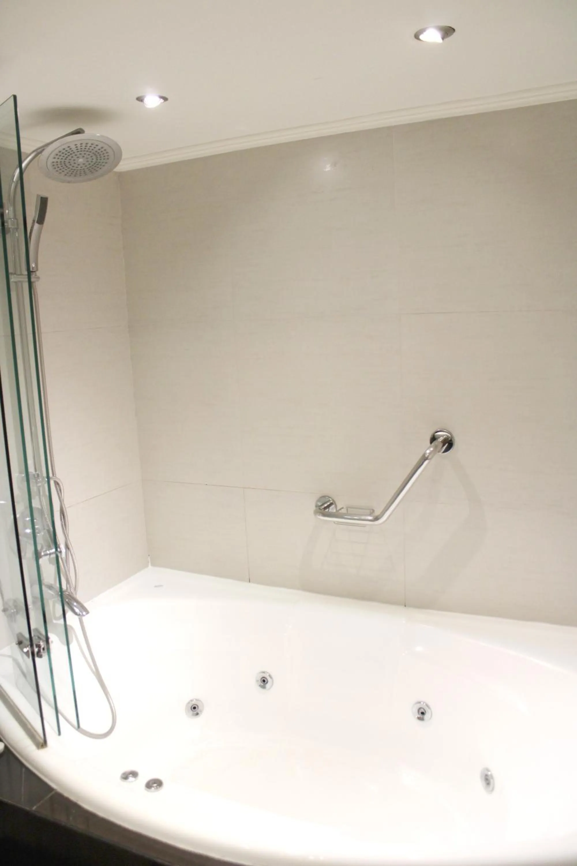 Shower in Hotel Restaurante Ankara