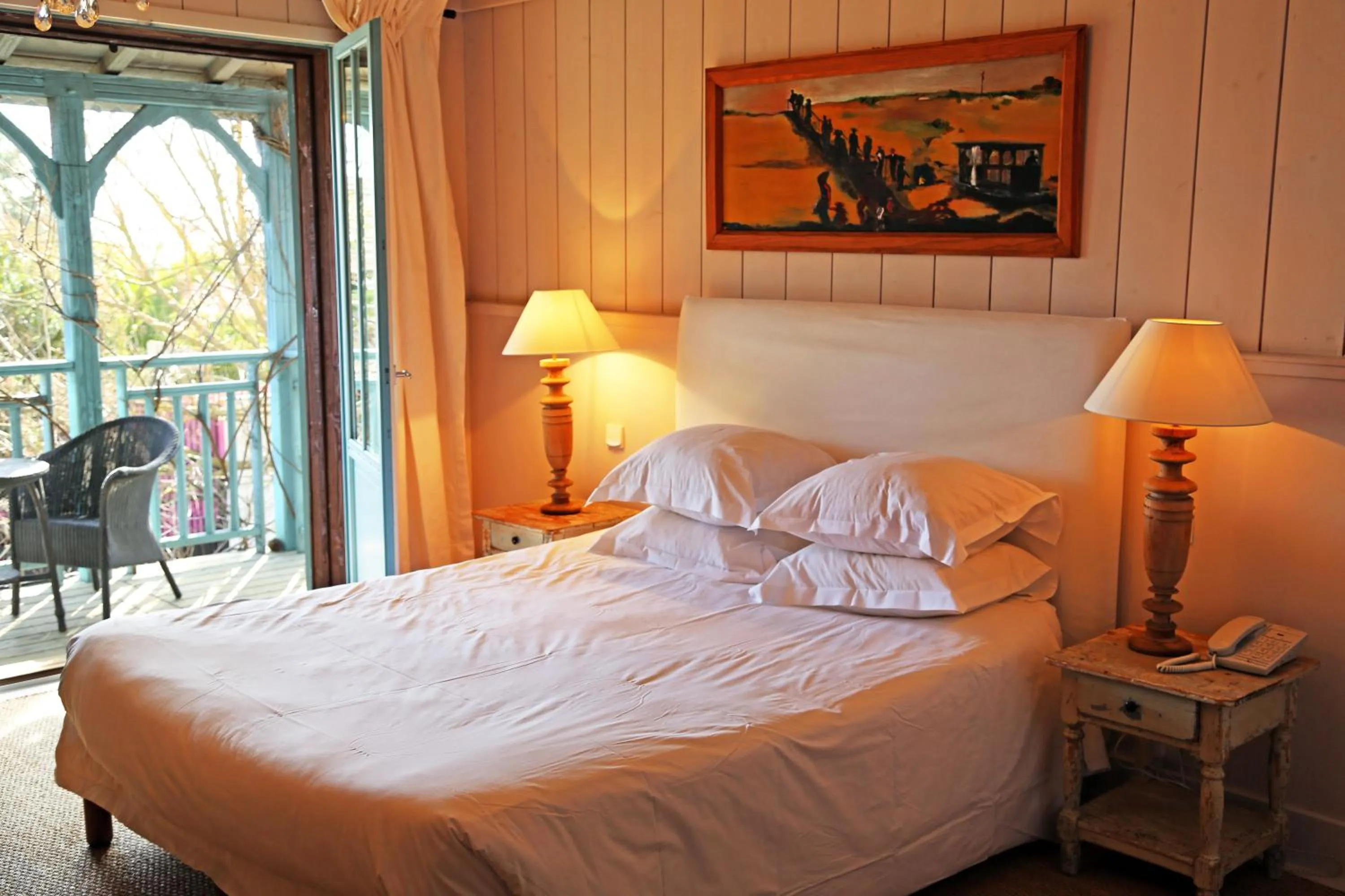 Photo of the whole room, Bed in La Maison du Bassin