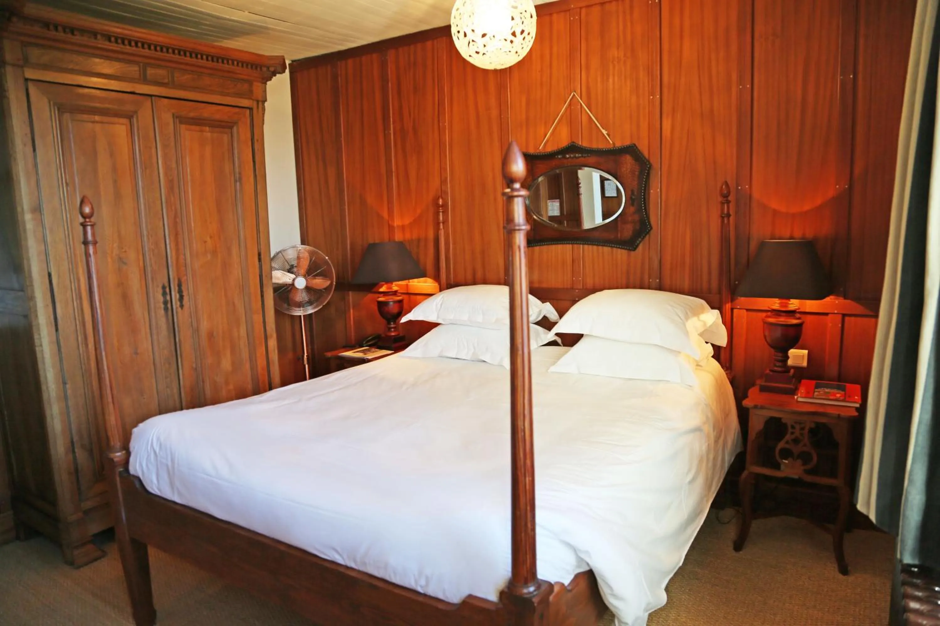 Photo of the whole room, Bed in La Maison du Bassin