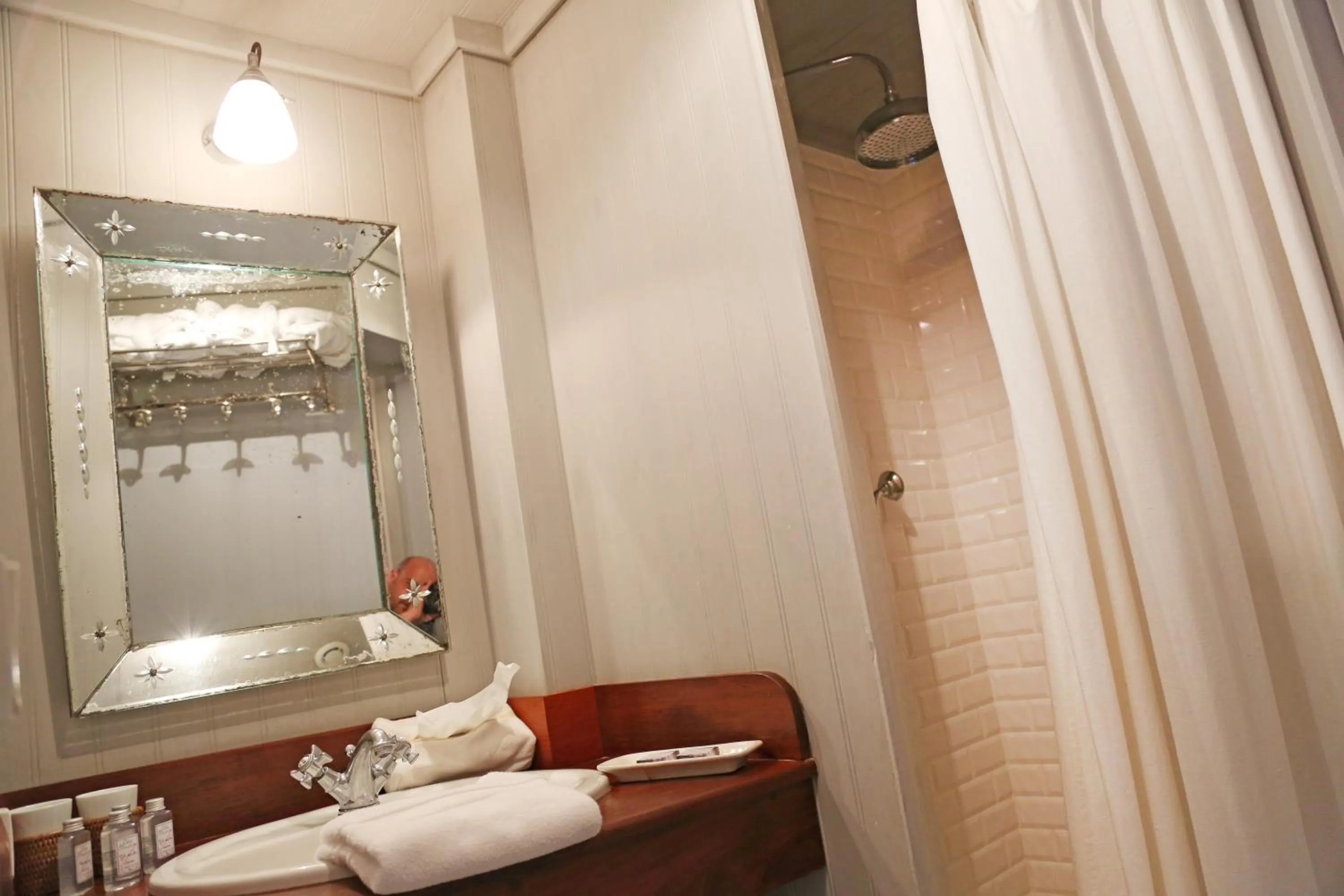 Shower in La Maison du Bassin