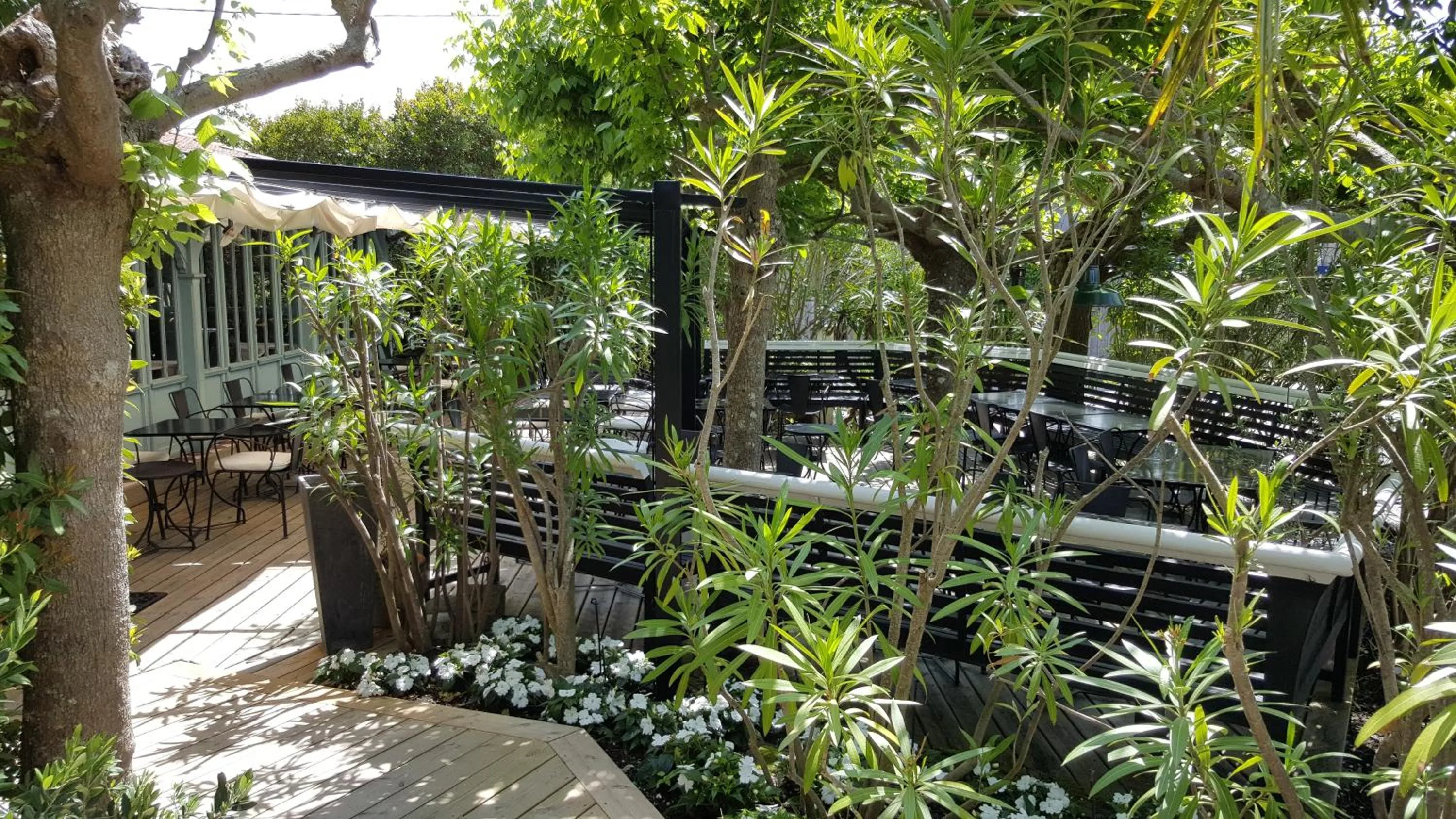 Restaurant/places to eat in La Maison du Bassin