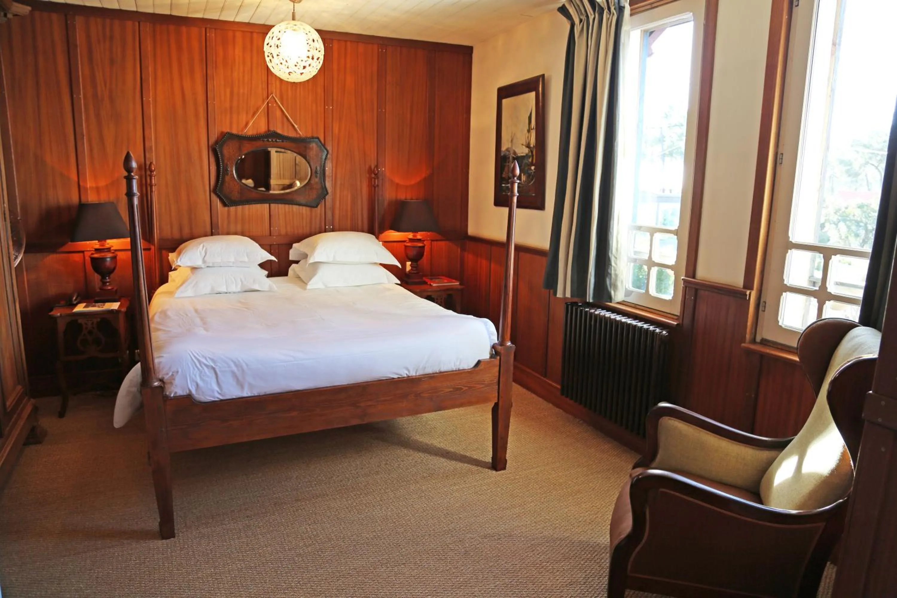 Photo of the whole room, Bed in La Maison du Bassin