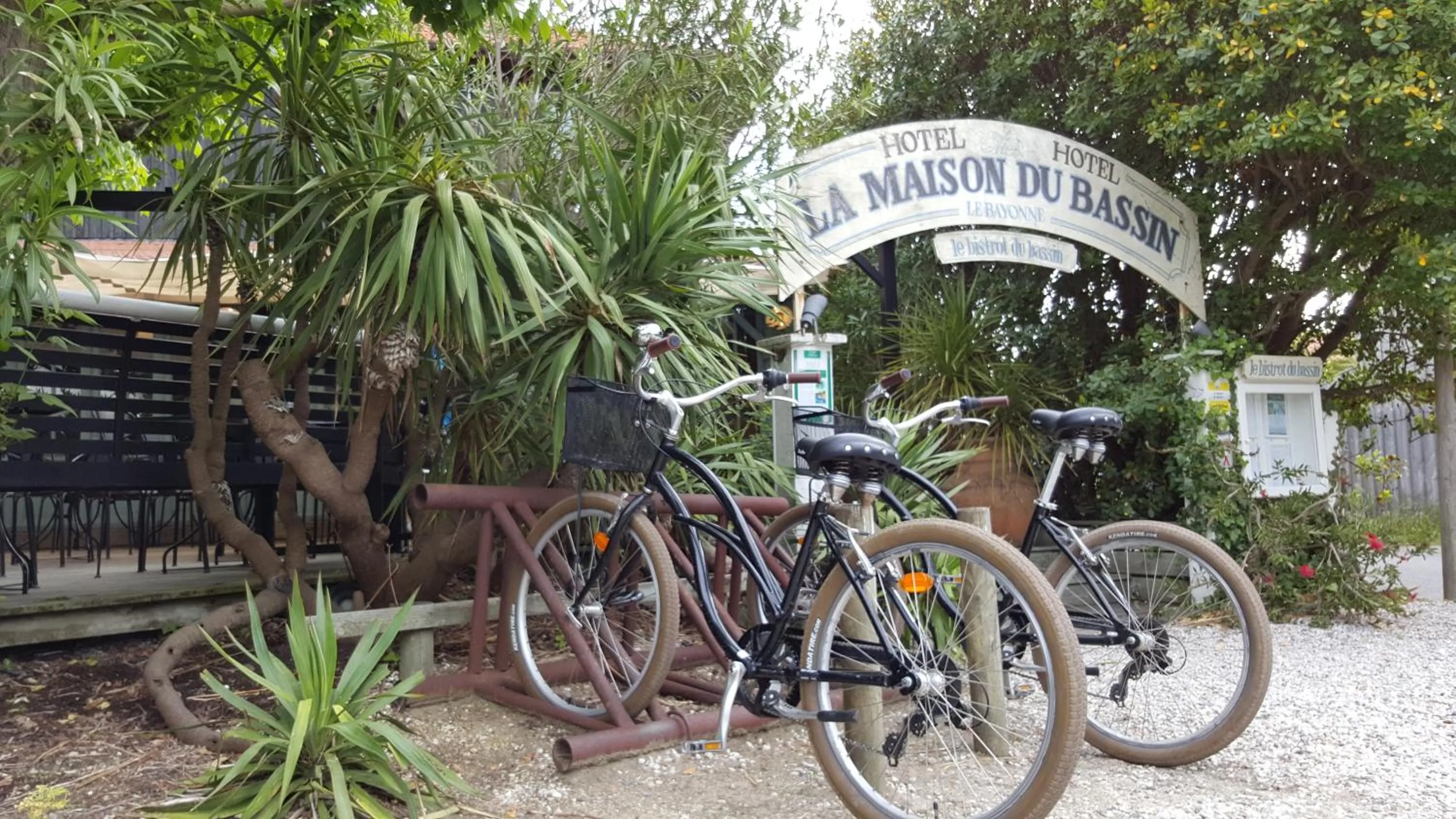 Property logo or sign in La Maison du Bassin