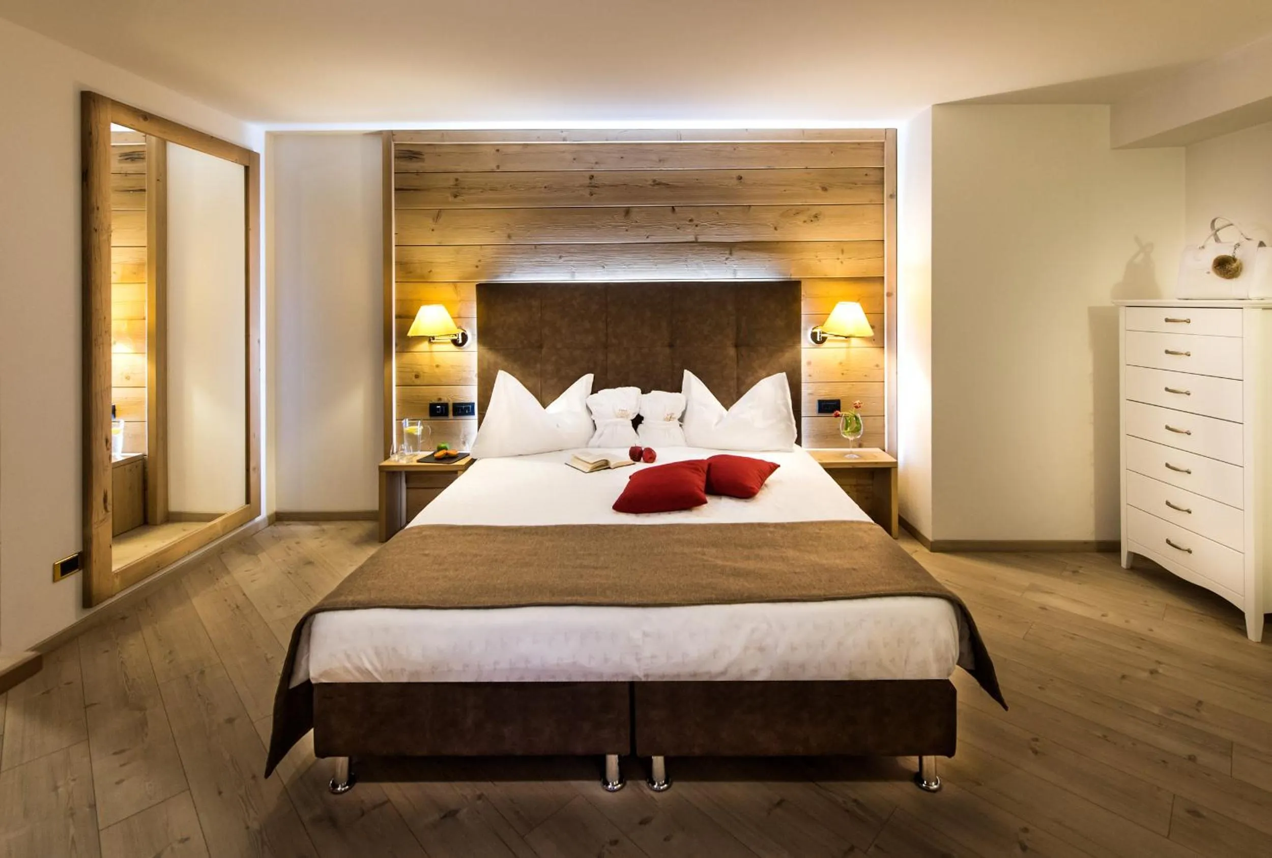 Bedroom, Bed in Hotel La Perla Wellness & Beauty