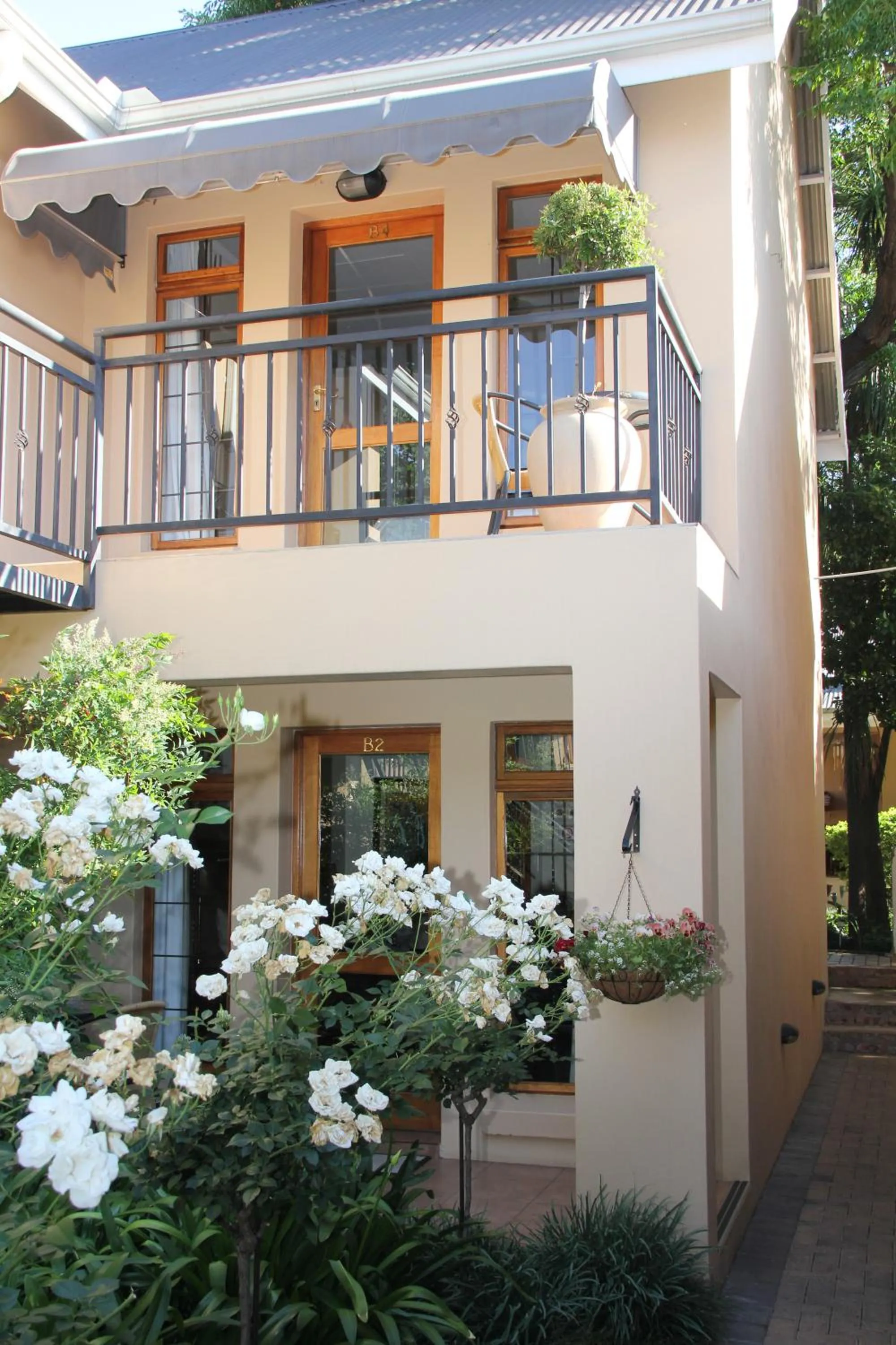 Garden view in Del Roza Guest House