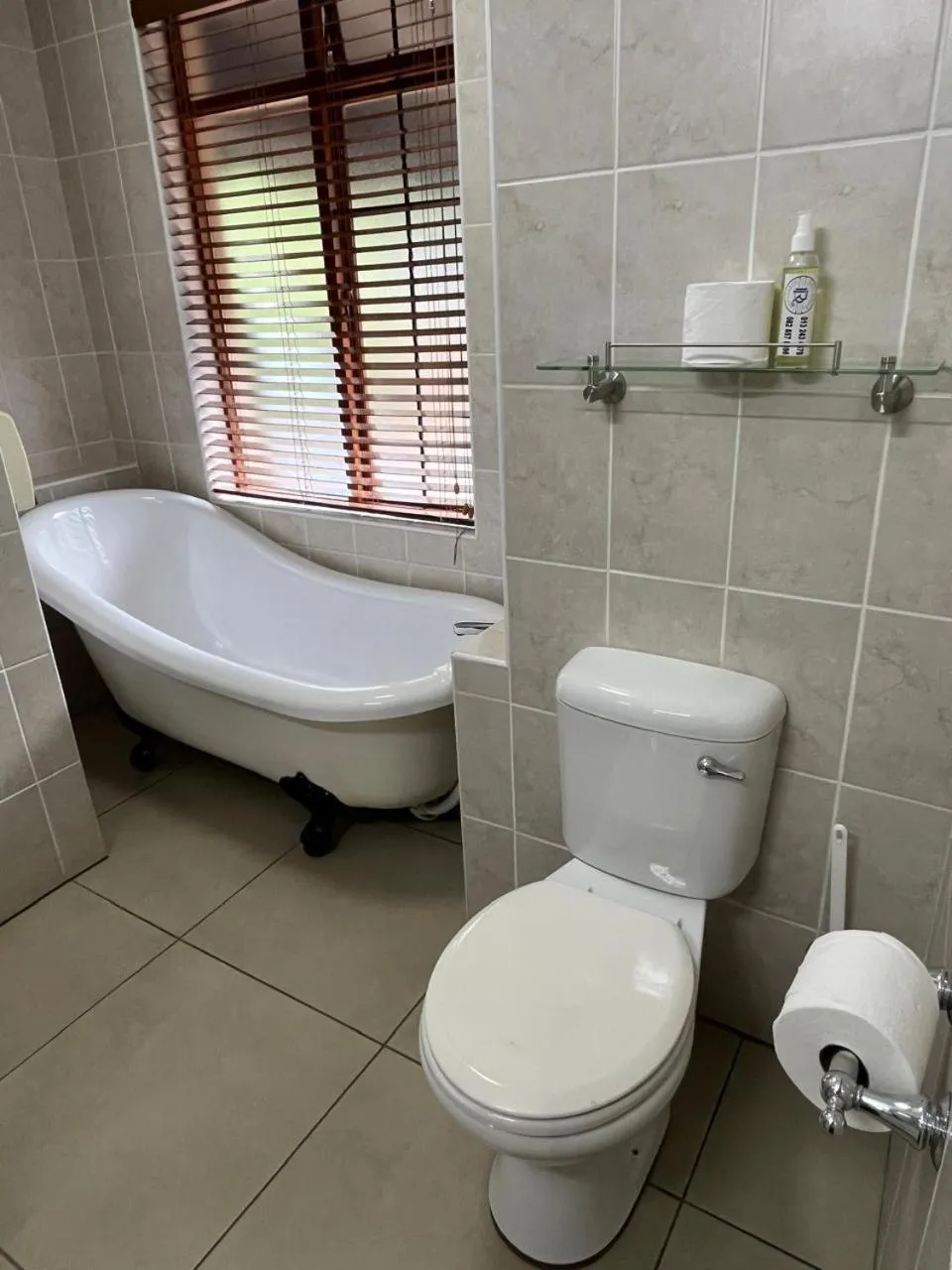 Del Roza Guest House