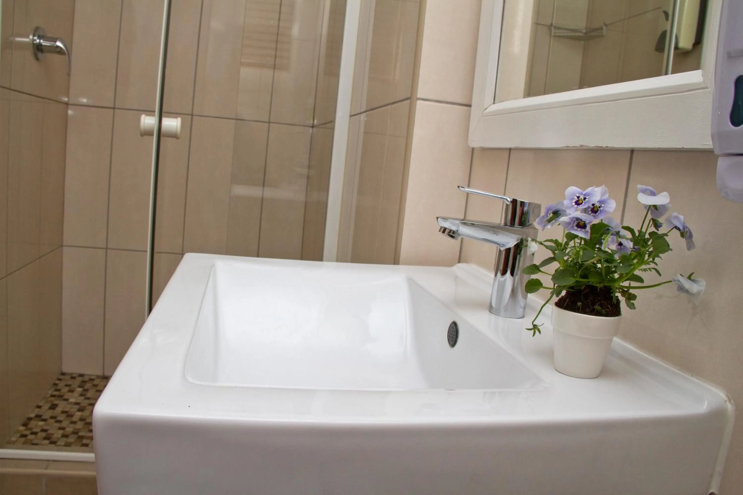 Bathroom in Del Roza Guest House