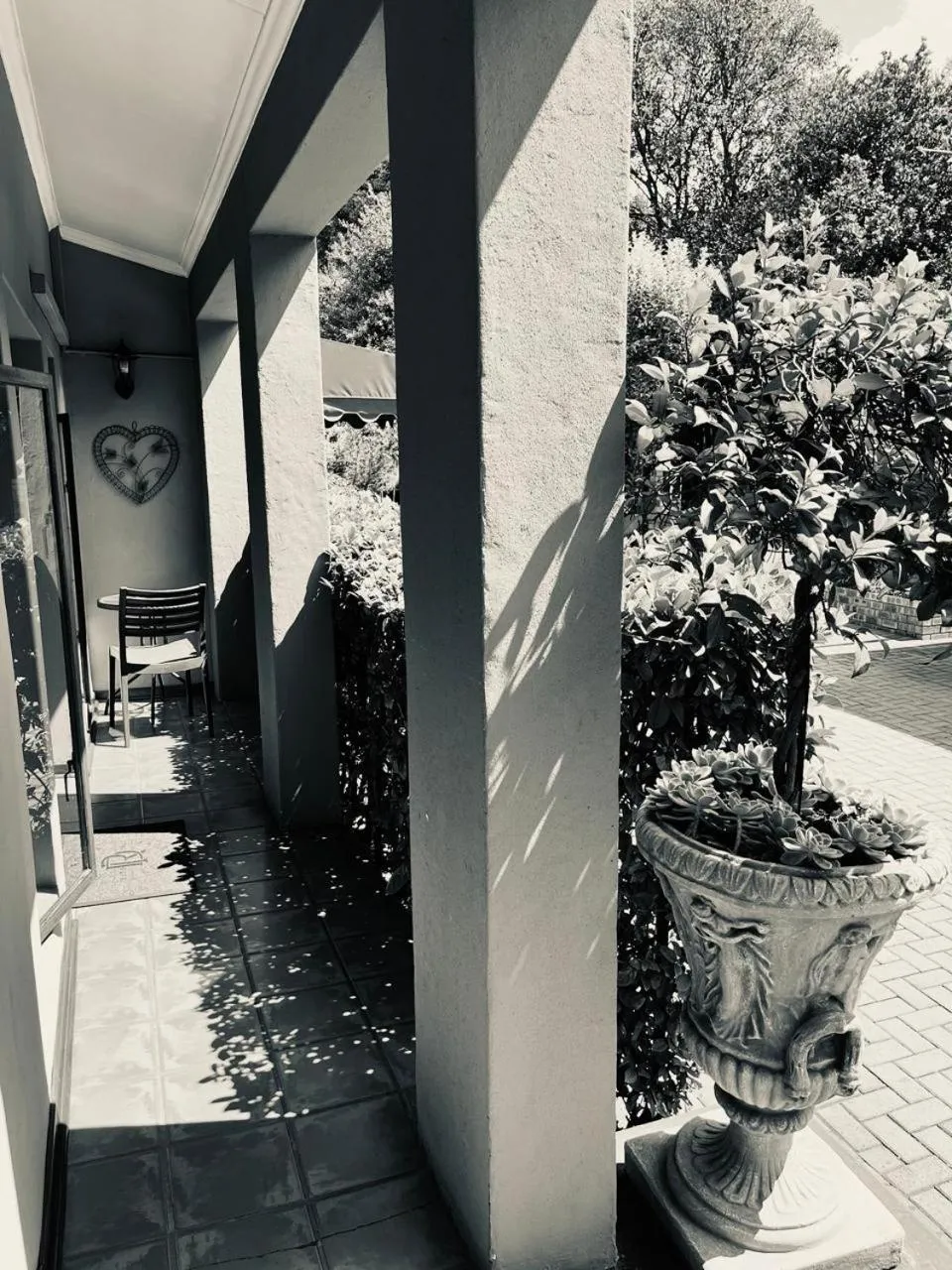 Del Roza Guest House