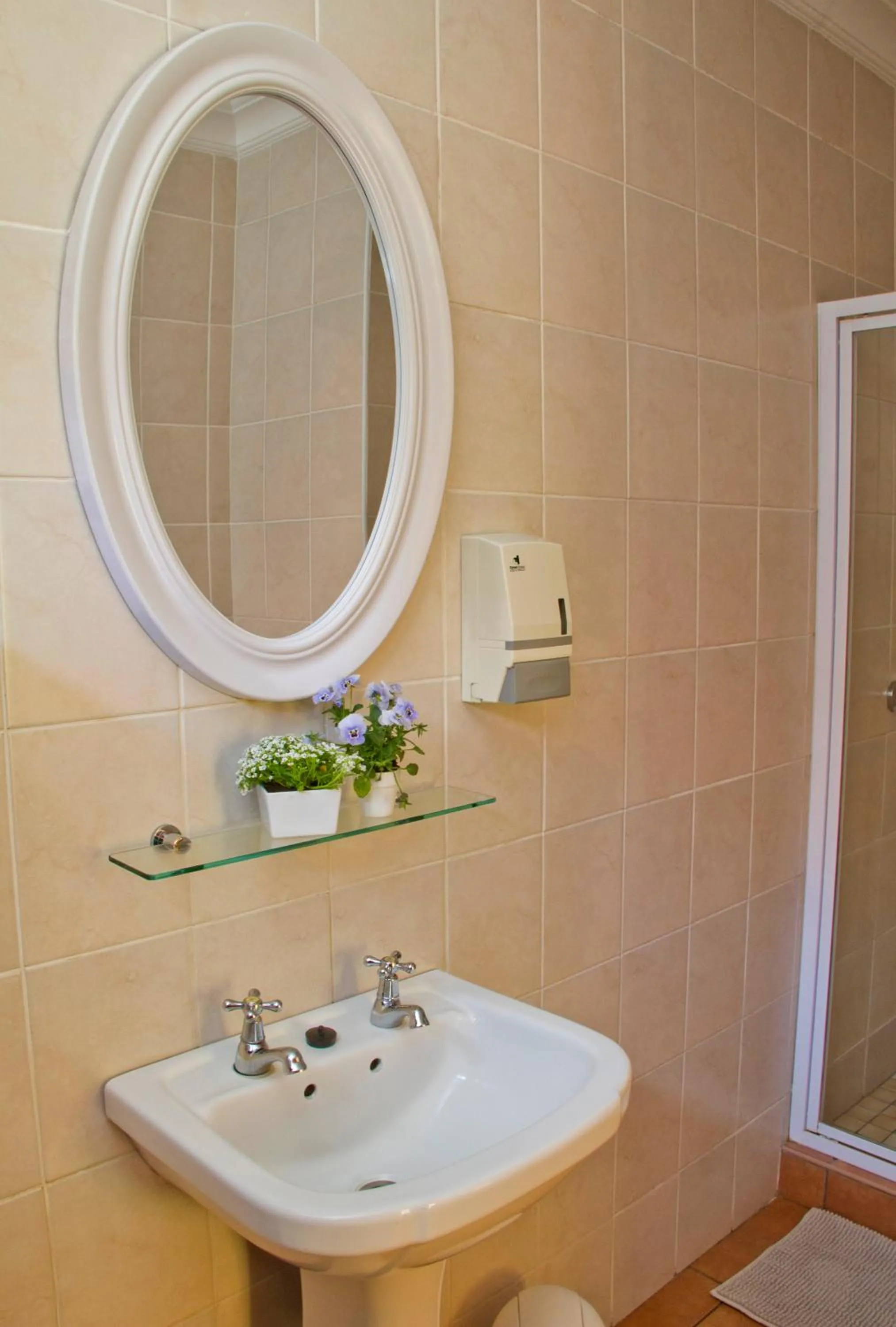 Bathroom in Del Roza Guest House