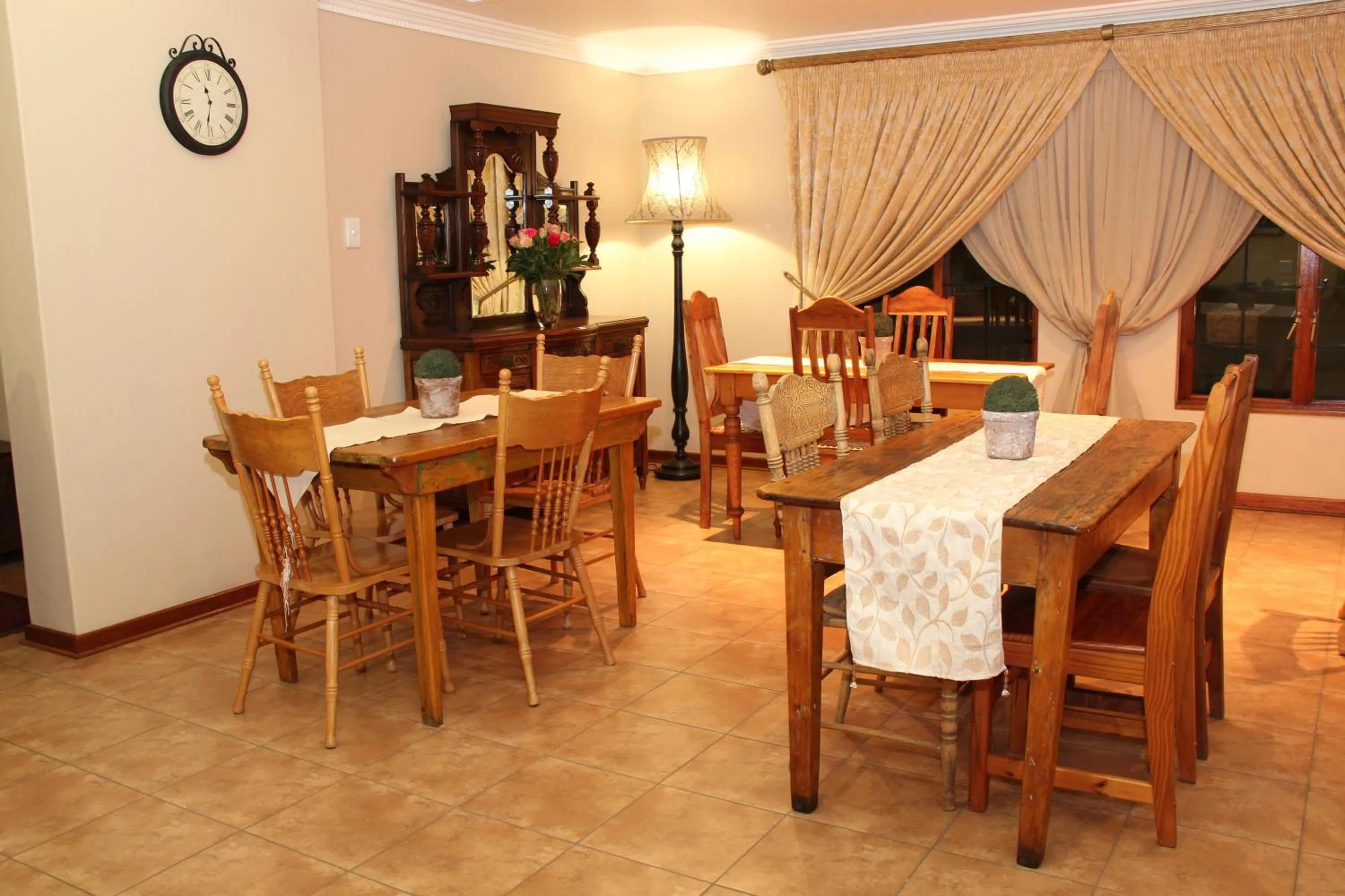 Dining area in Del Roza Guest House