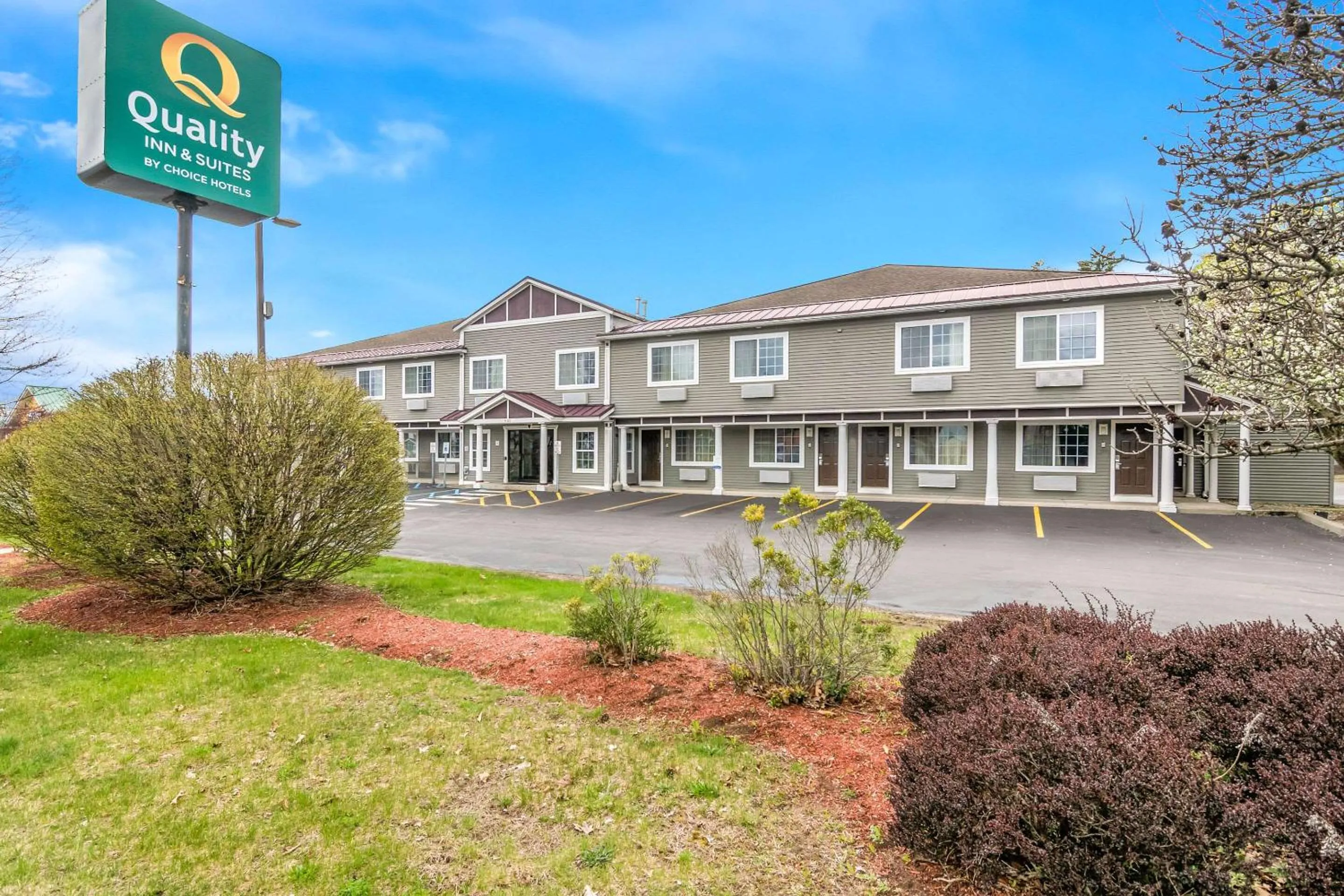Property building in Red Roof Inn Glens Falls - Lake George