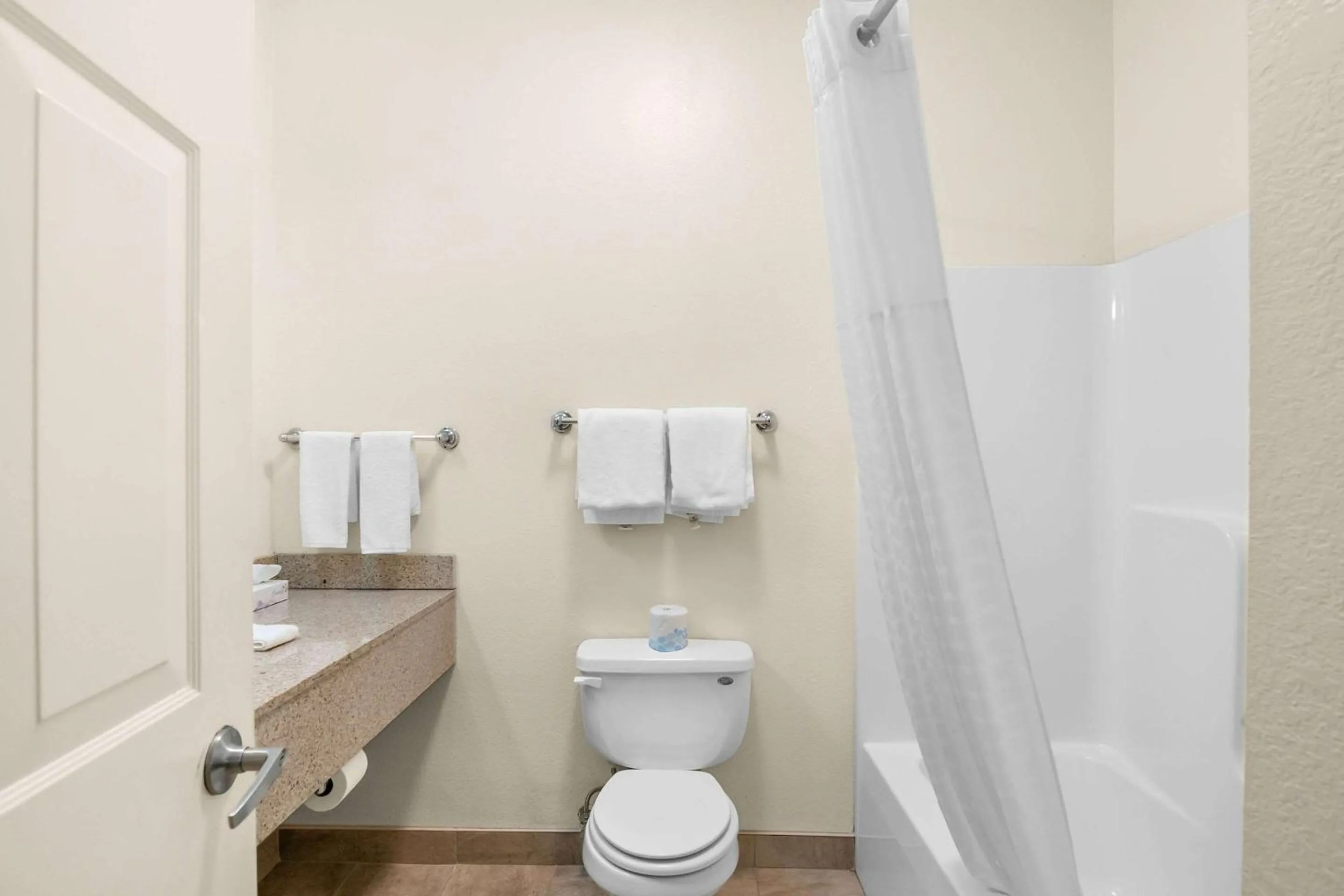 Bedroom in Red Roof Inn Glens Falls - Lake George