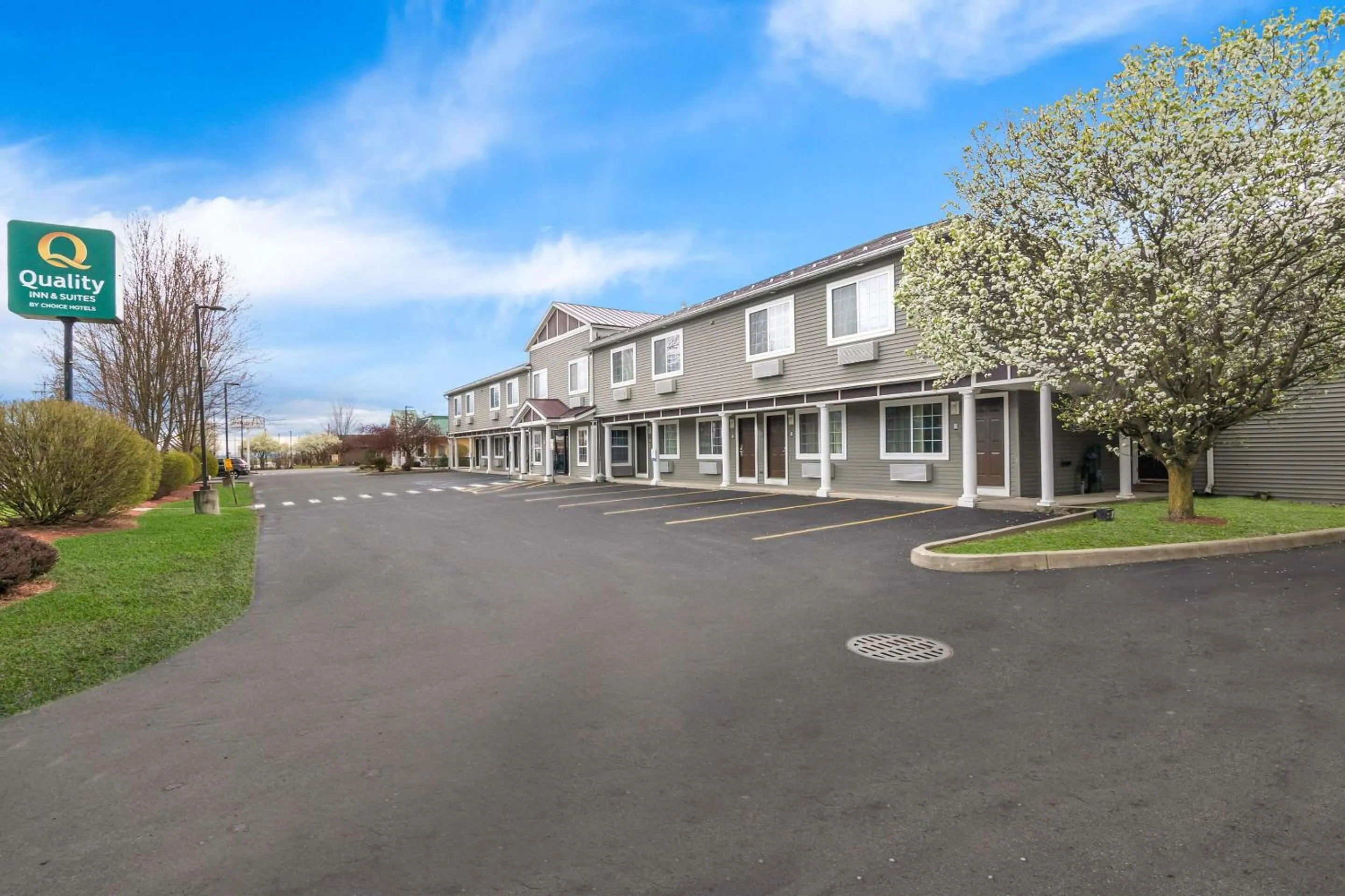 Property building in Red Roof Inn Glens Falls - Lake George