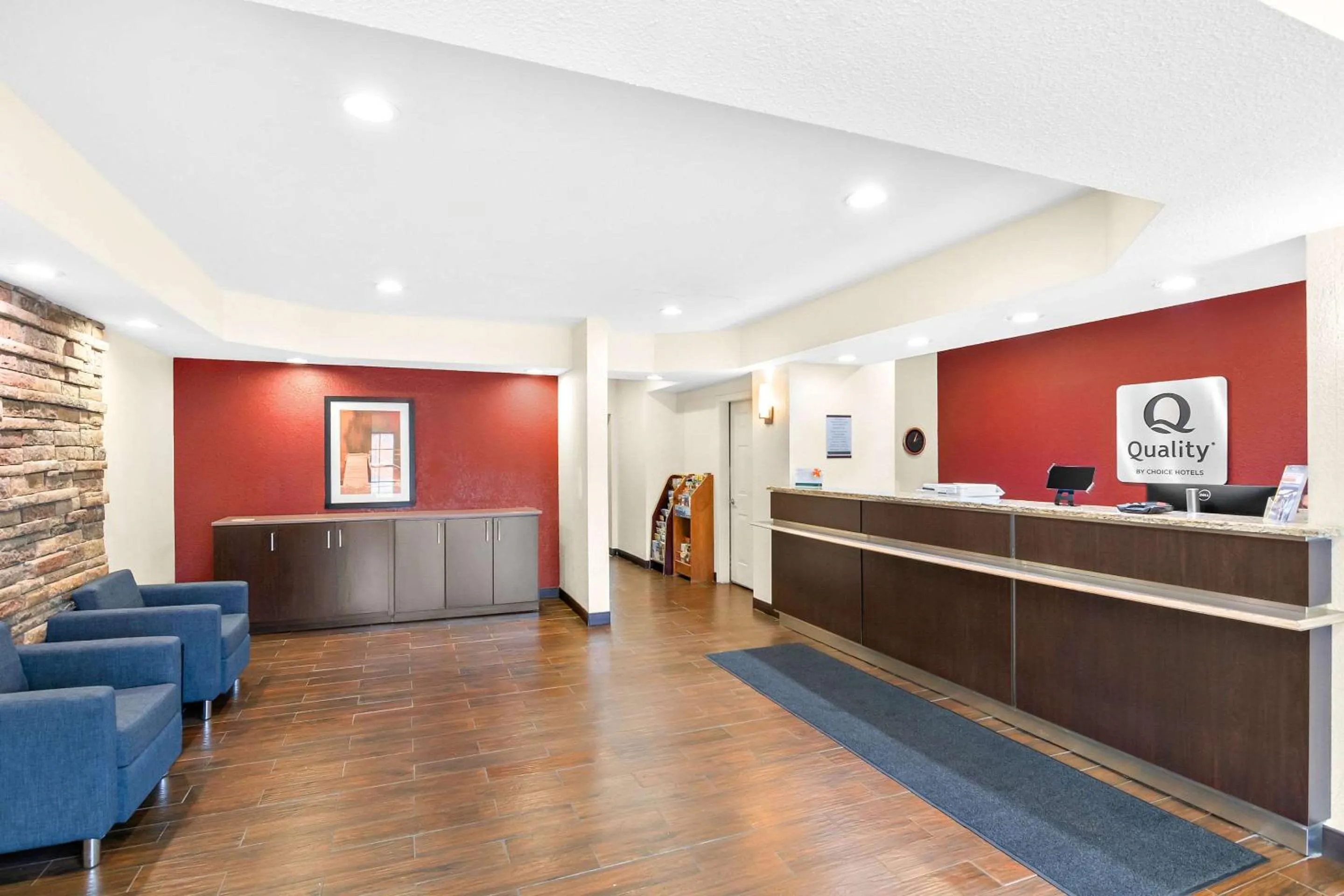 Lobby or reception in Red Roof Inn Glens Falls - Lake George
