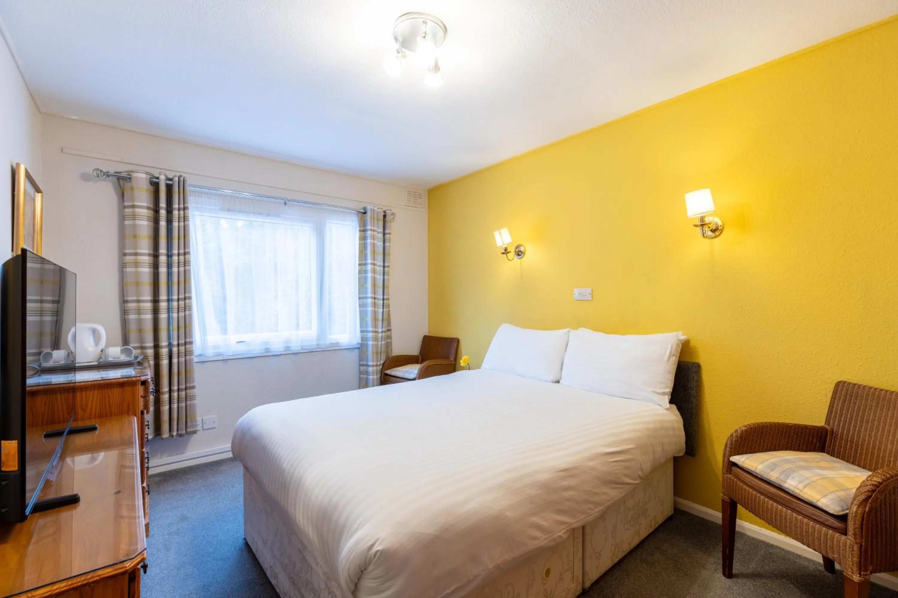 Bed in The Bein Inn Hotel & Restaurant