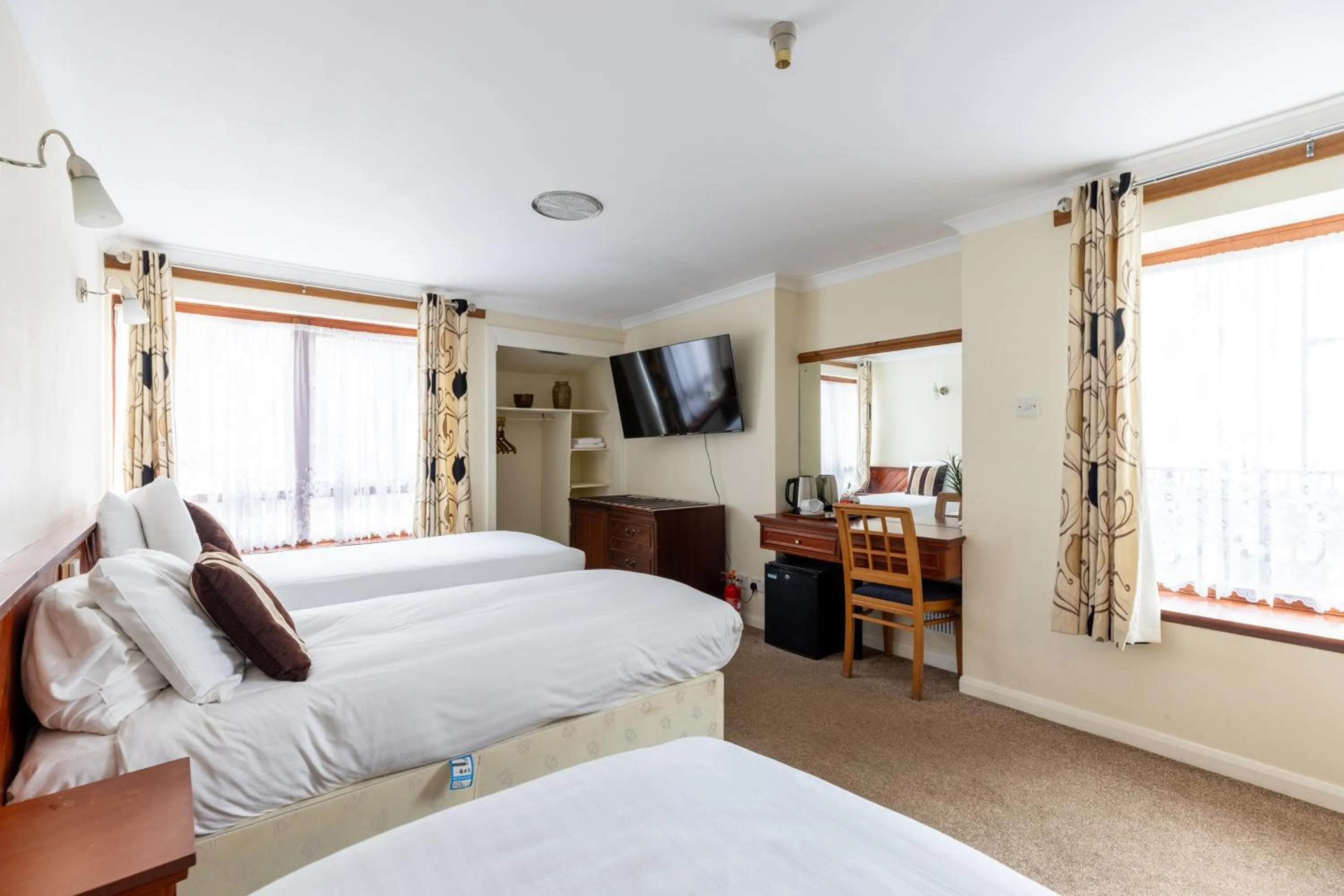 Bed in The Bein Inn Hotel & Restaurant