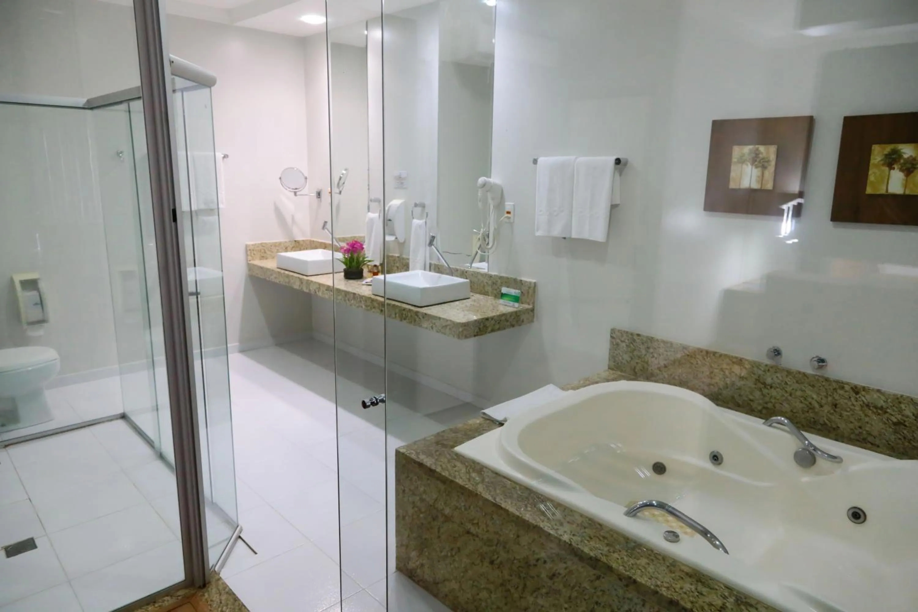 Hot Tub in Hotel Porto Madeira