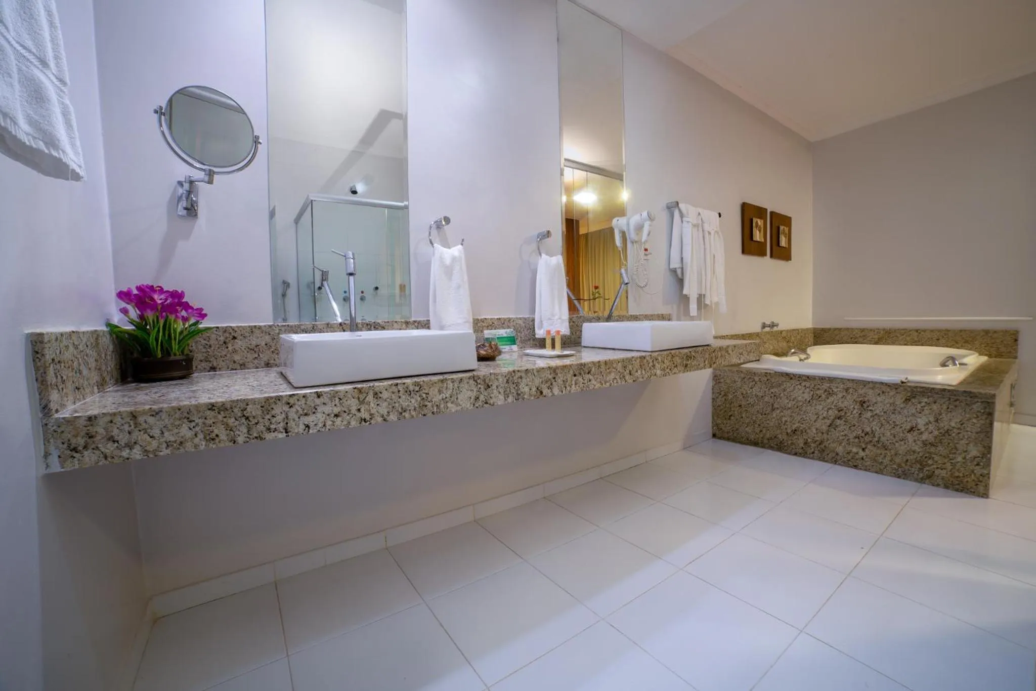 Shower in Hotel Porto Madeira