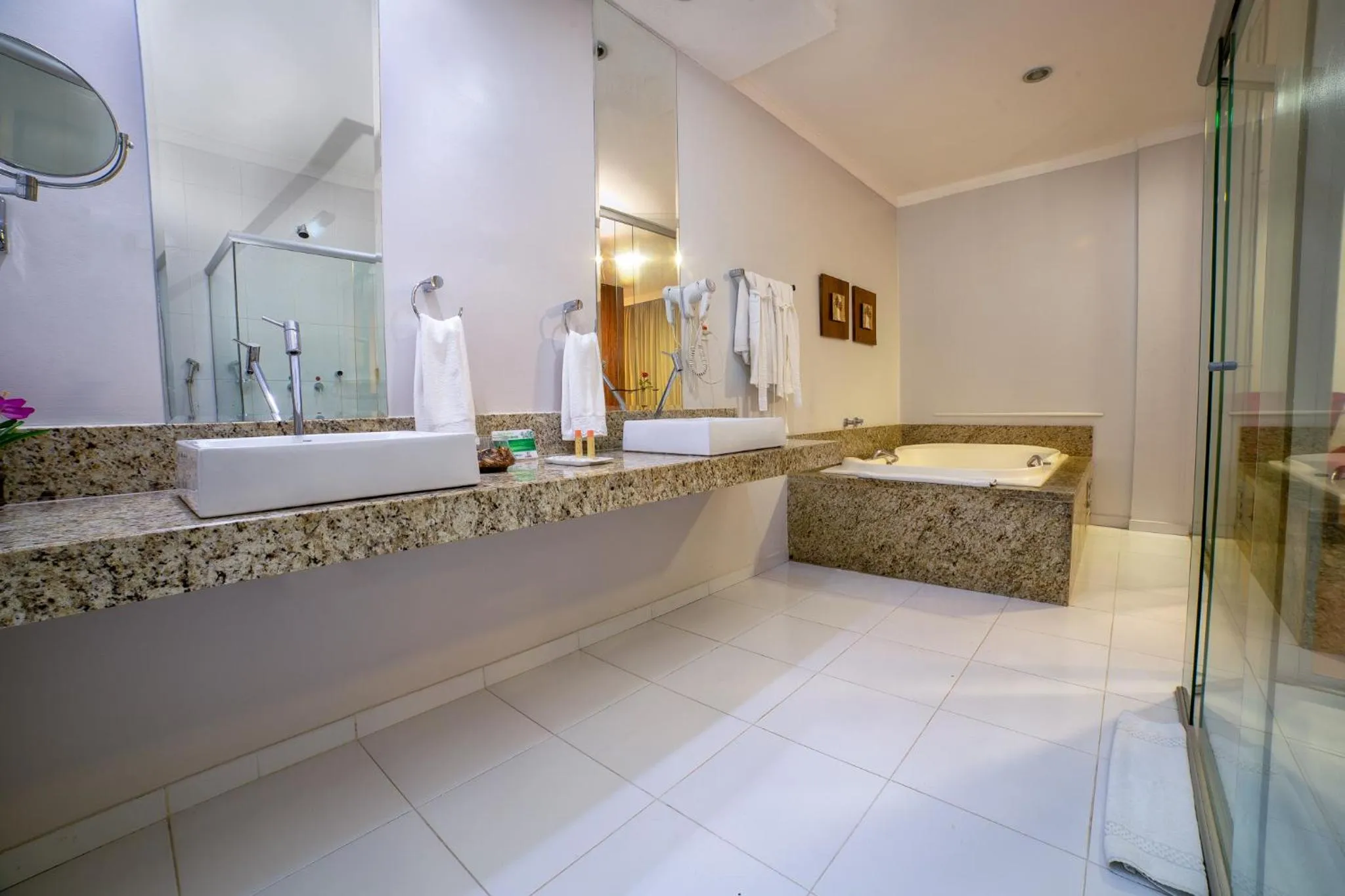 Shower in Hotel Porto Madeira