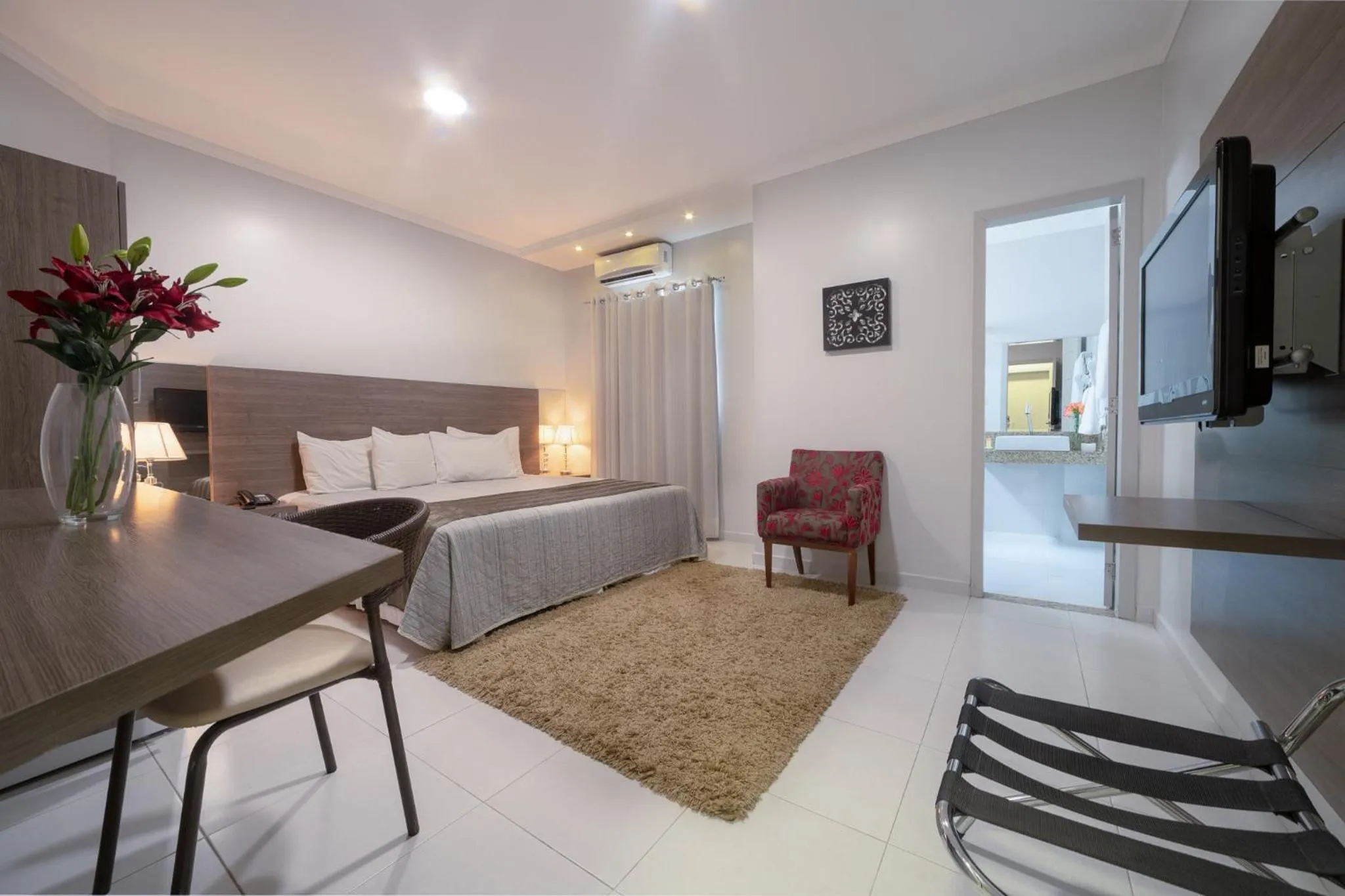 Photo of the whole room, Bed in Hotel Porto Madeira