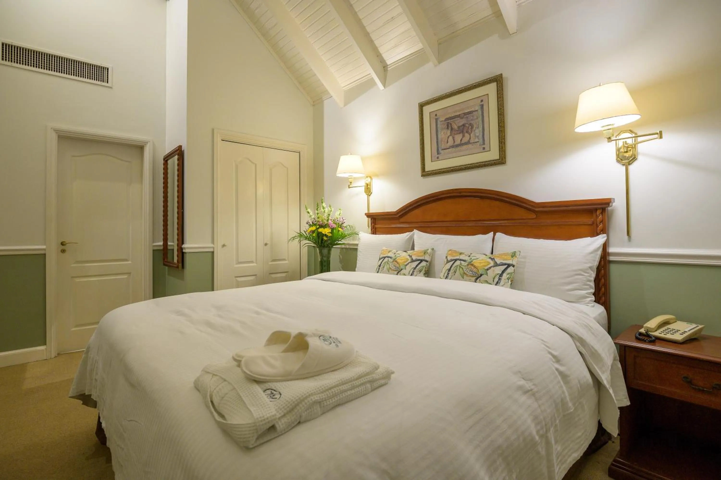 Bed in Hotel Villa Morra Suites